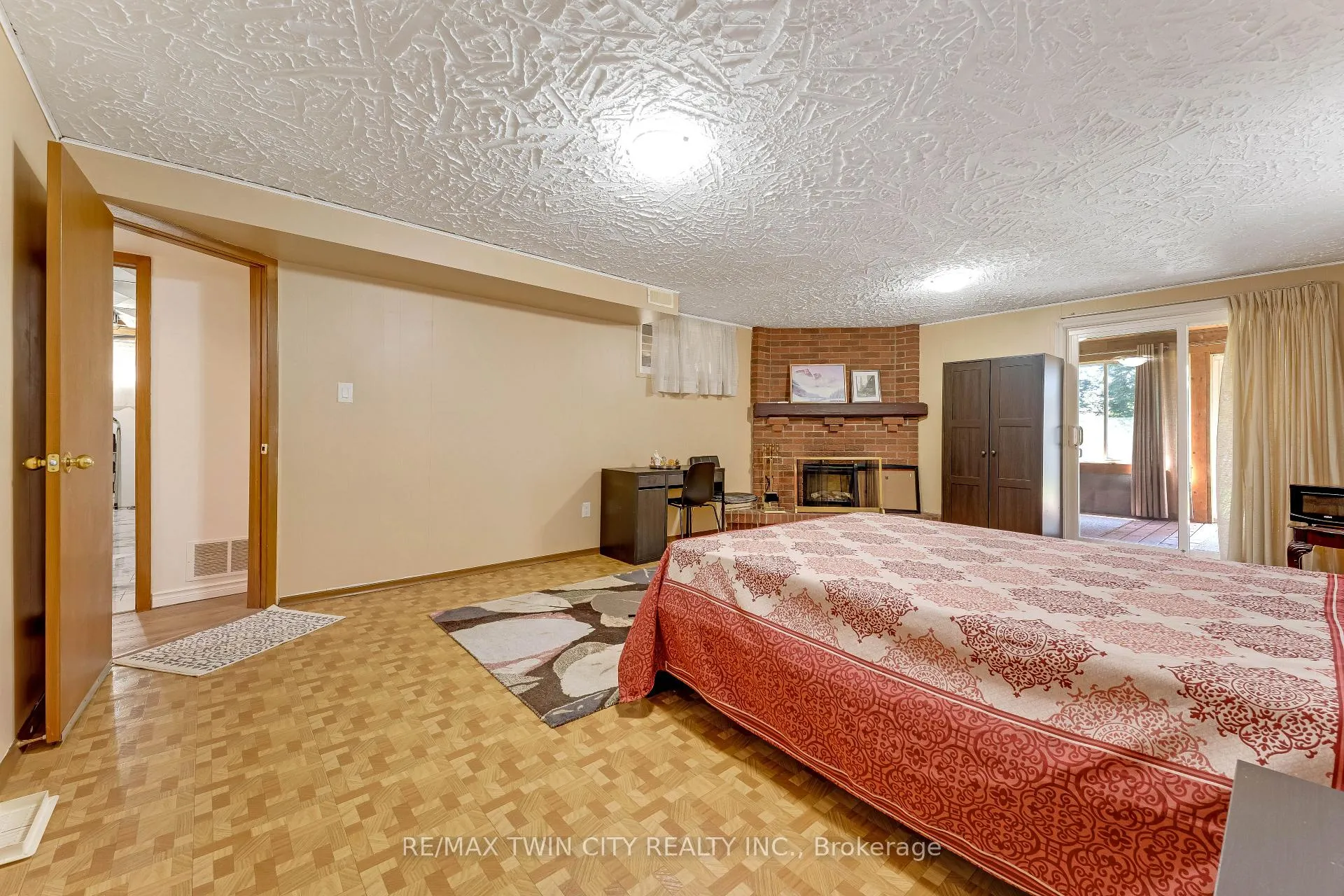 Photo 29 of 402 Lakeview Drive, Waterloo, Lakeshore Village — HOMEH