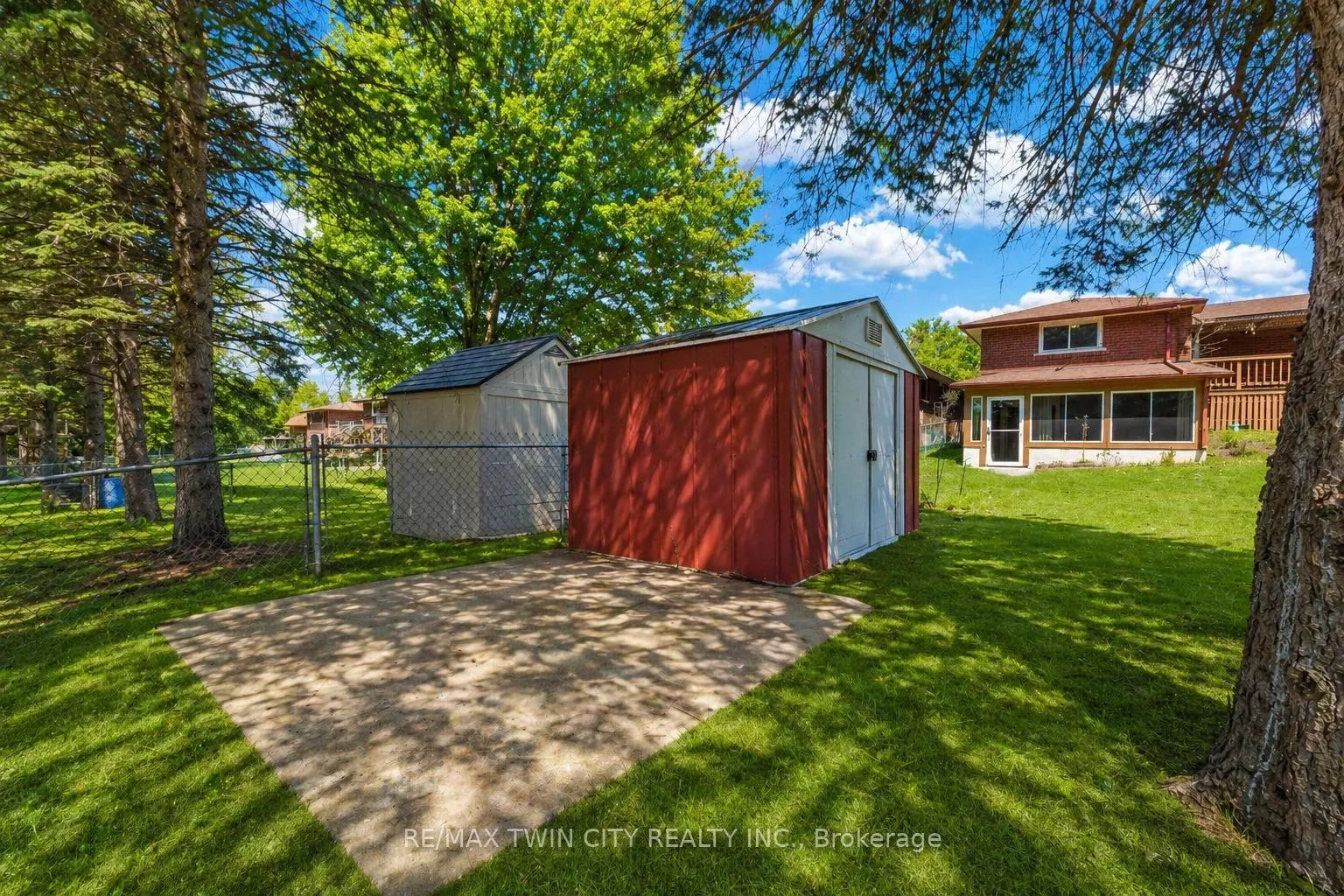 Photo 39 of 402 Lakeview Drive, Waterloo, Lakeshore Village — HOMEH