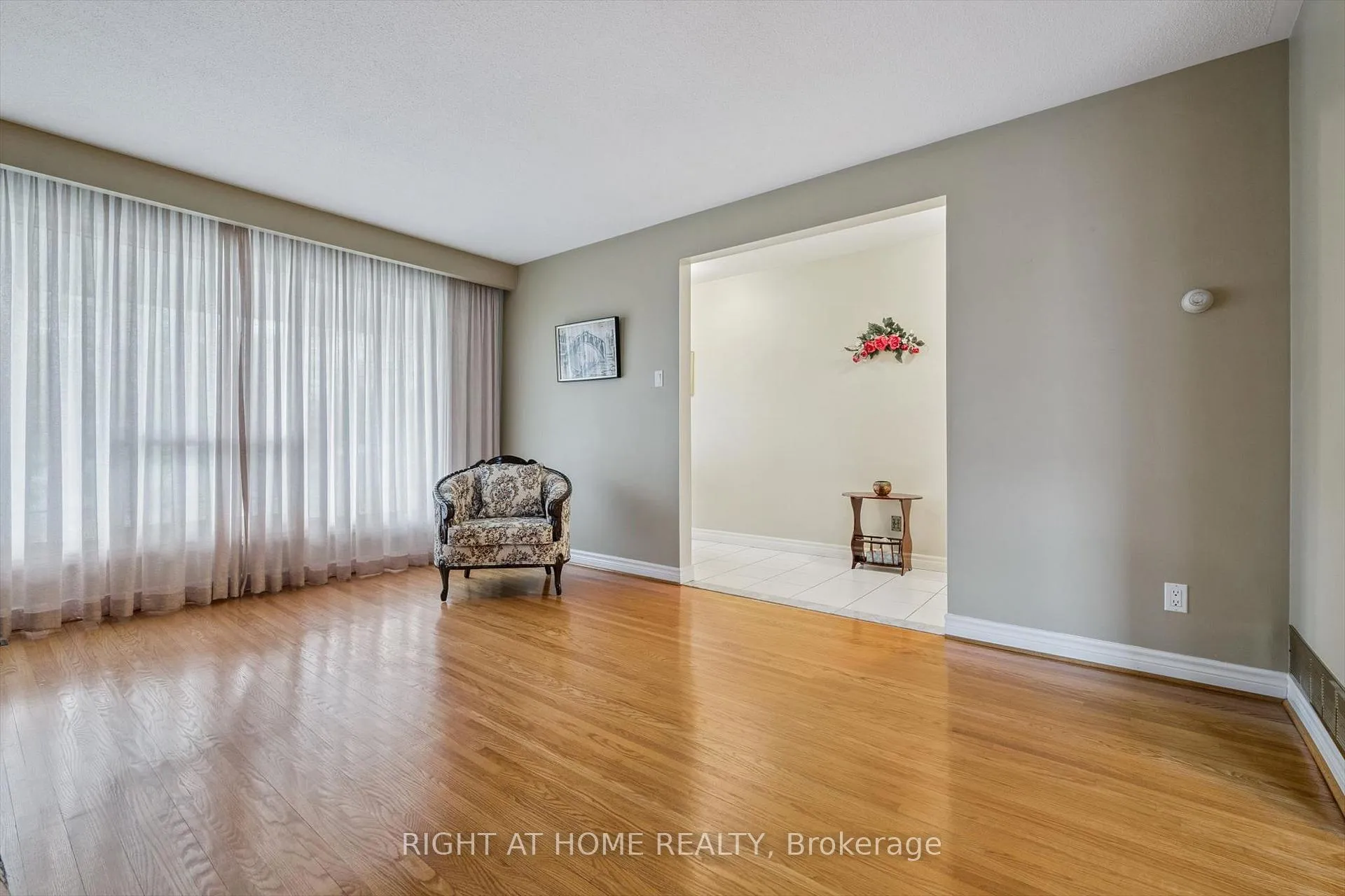 Photo 7 of 67 Manorhampton Drive, Etobicoke, Willowridge-Martingrove-Richview — HOMEH