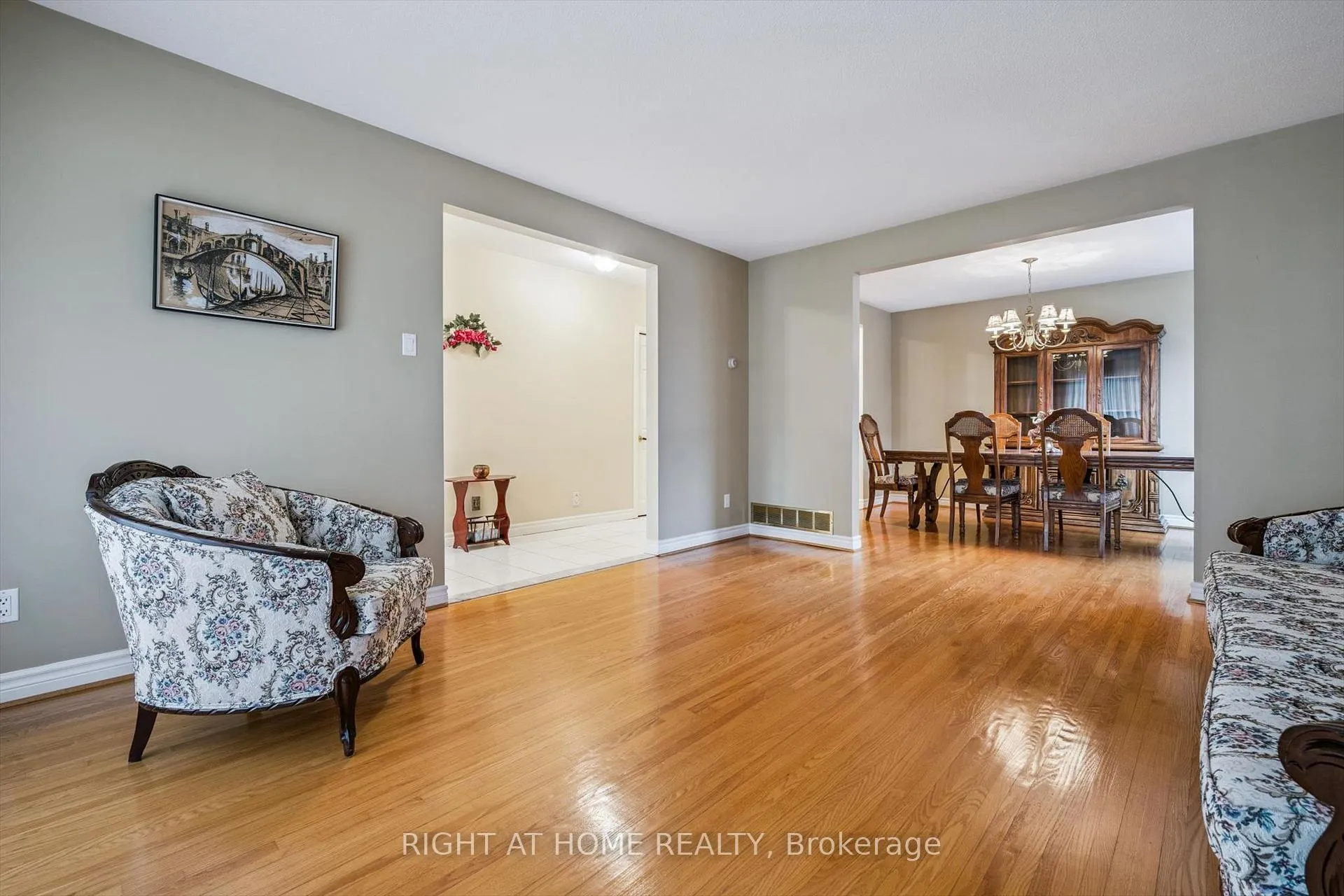 Photo 8 of 67 Manorhampton Drive, Etobicoke, Willowridge-Martingrove-Richview — HOMEH