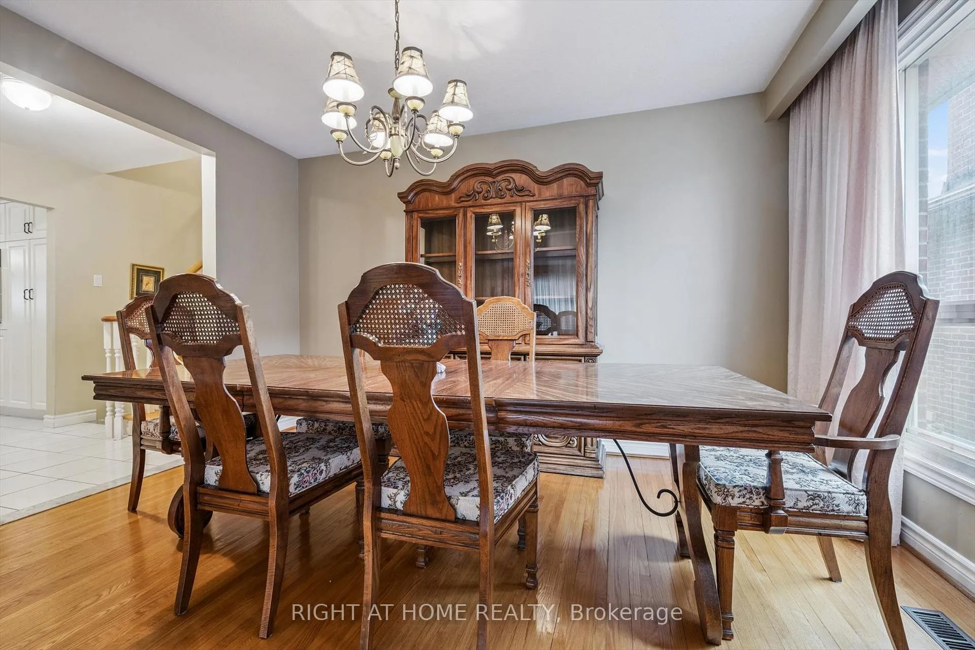 Photo 9 of 67 Manorhampton Drive, Etobicoke, Willowridge-Martingrove-Richview — HOMEH