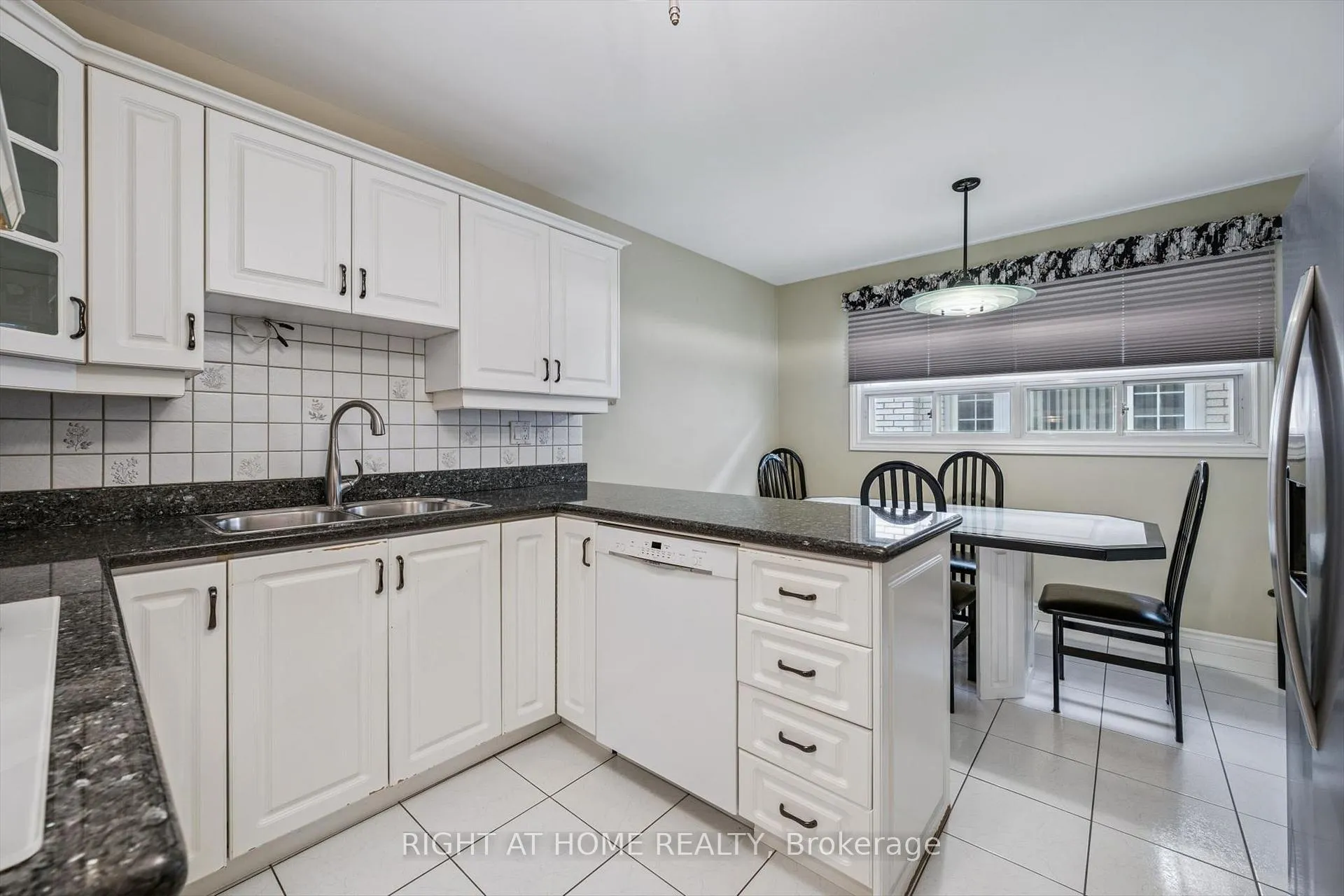 Photo 11 of 67 Manorhampton Drive, Etobicoke, Willowridge-Martingrove-Richview — HOMEH