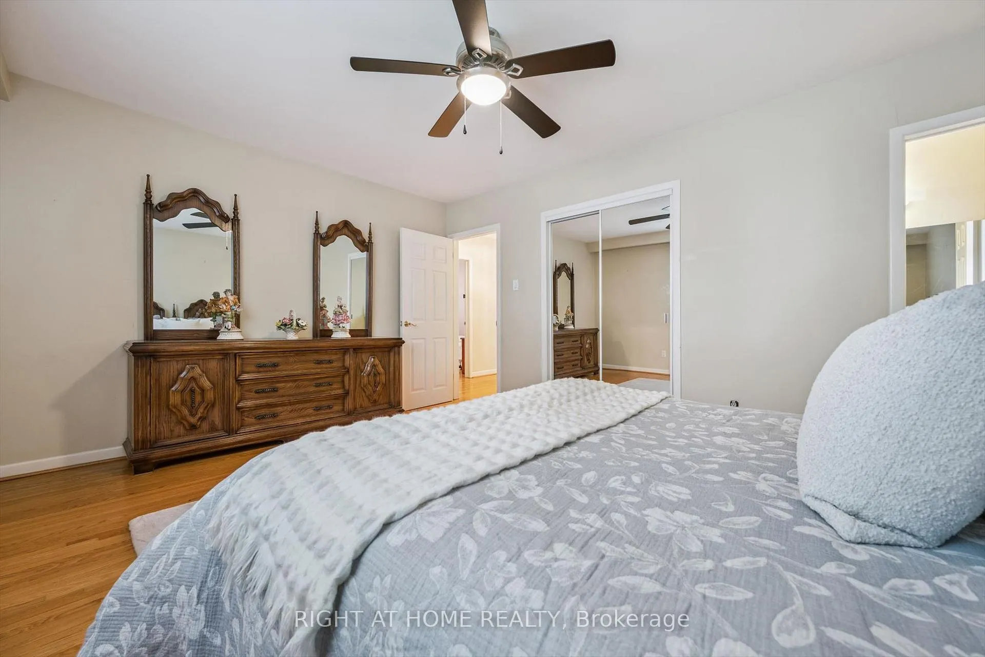 Photo 17 of 67 Manorhampton Drive, Etobicoke, Willowridge-Martingrove-Richview — HOMEH