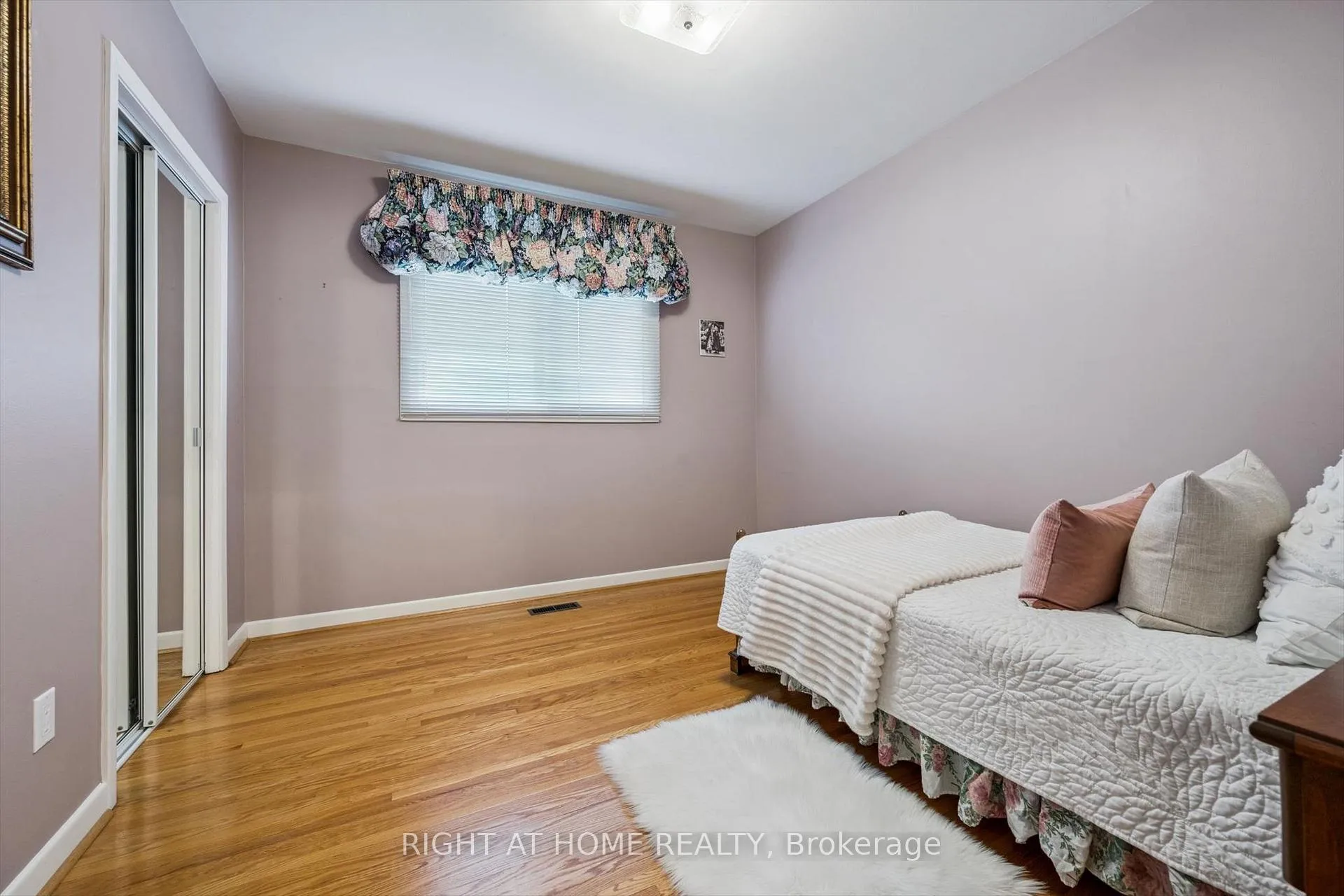 Photo 19 of 67 Manorhampton Drive, Etobicoke, Willowridge-Martingrove-Richview — HOMEH