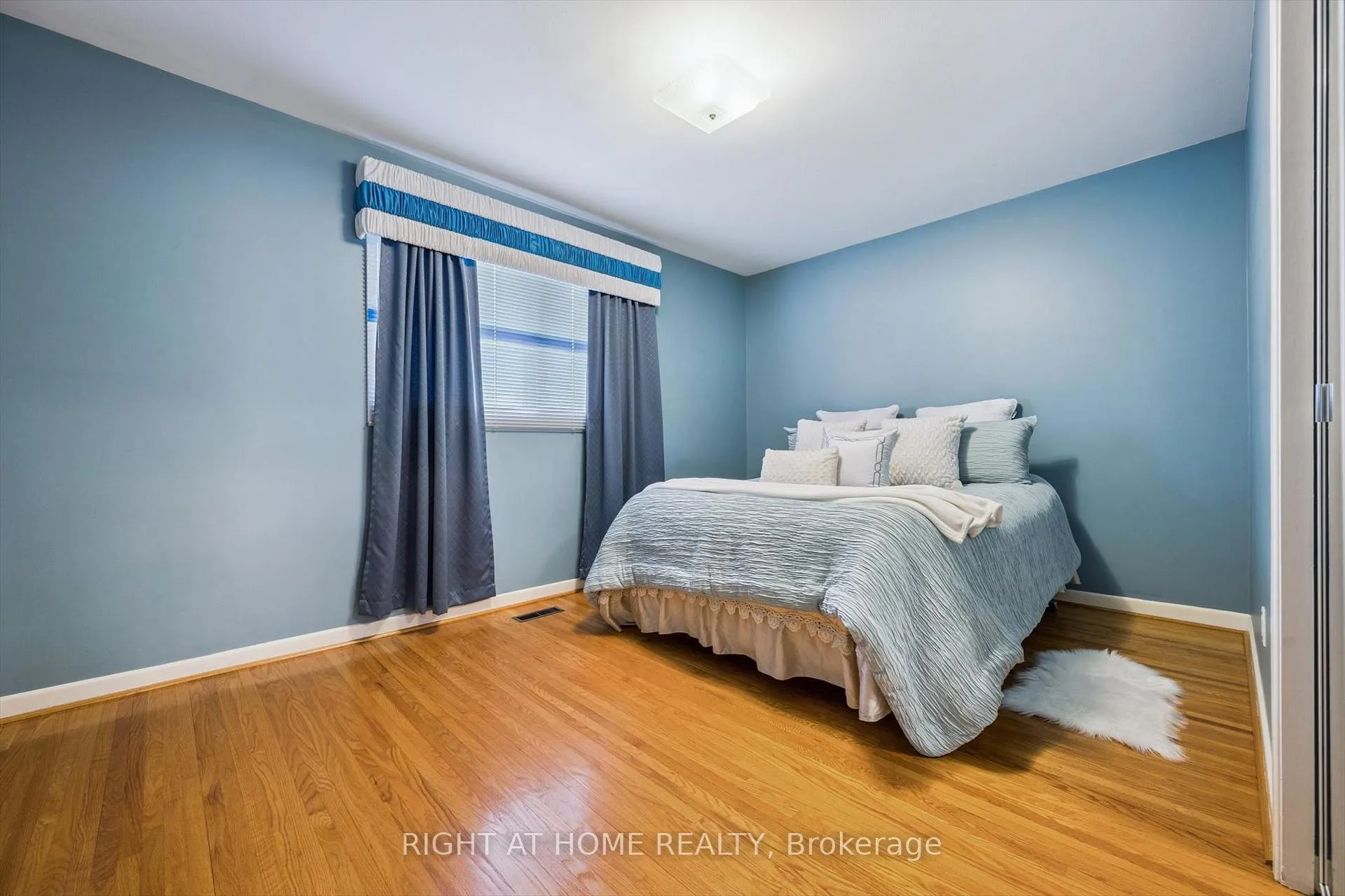 Photo 21 of 67 Manorhampton Drive, Etobicoke, Willowridge-Martingrove-Richview — HOMEH