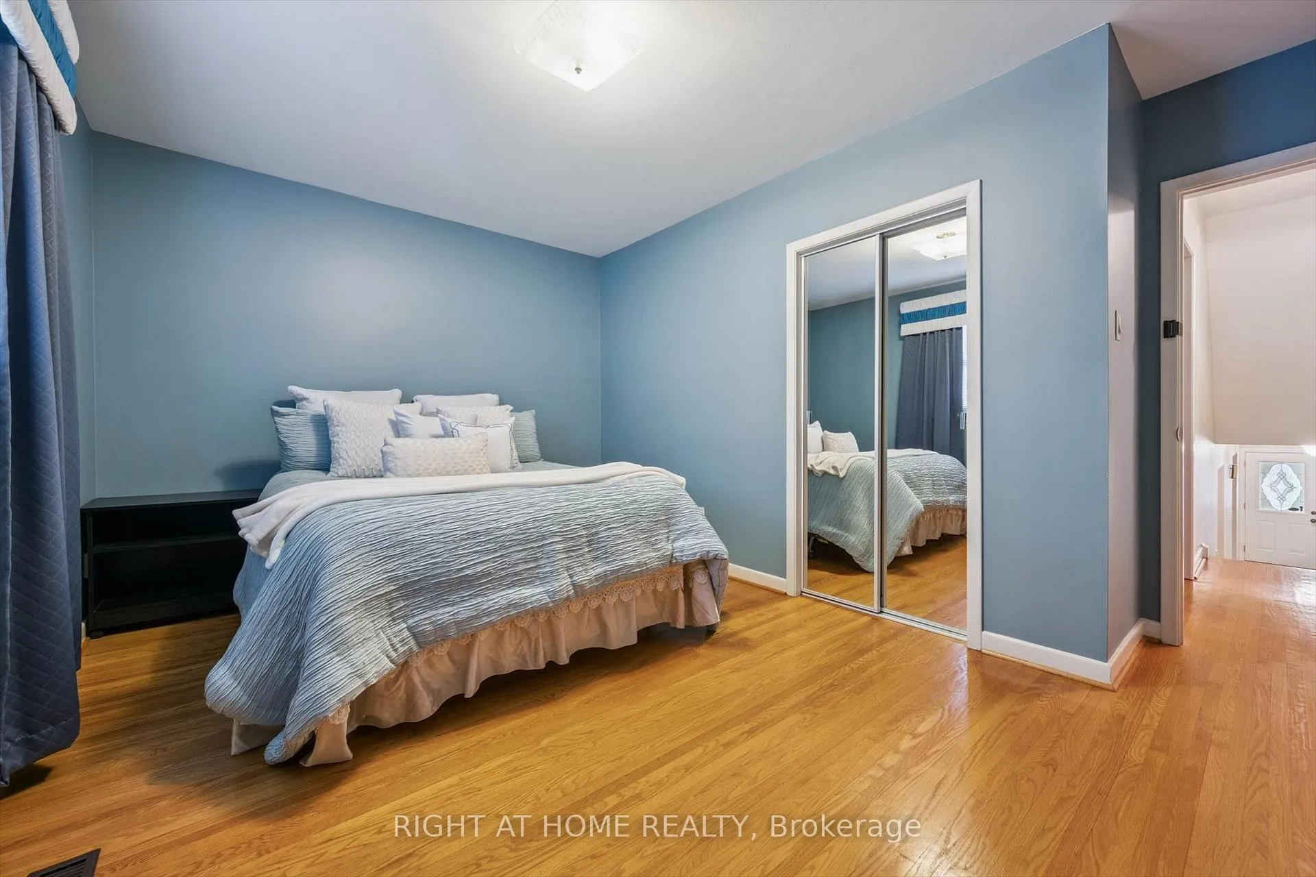 Photo 22 of 67 Manorhampton Drive, Etobicoke, Willowridge-Martingrove-Richview — HOMEH