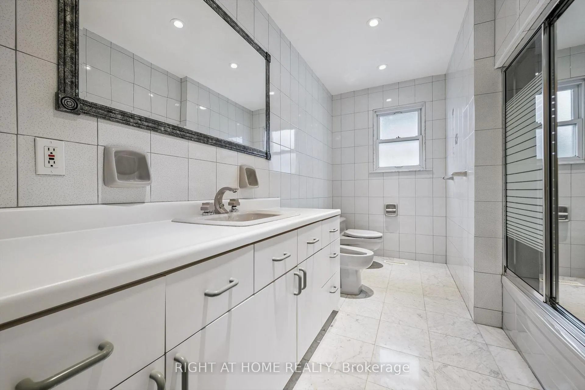 Photo 23 of 67 Manorhampton Drive, Etobicoke, Willowridge-Martingrove-Richview — HOMEH