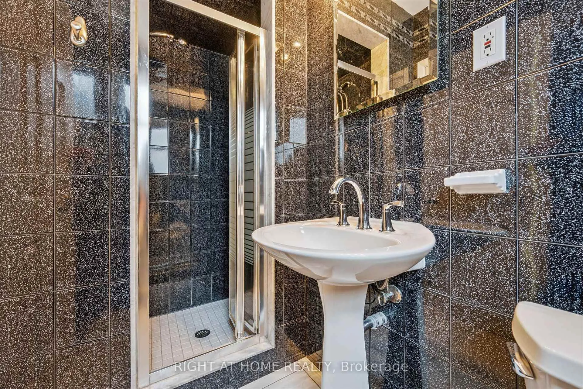Photo 30 of 67 Manorhampton Drive, Etobicoke, Willowridge-Martingrove-Richview — HOMEH