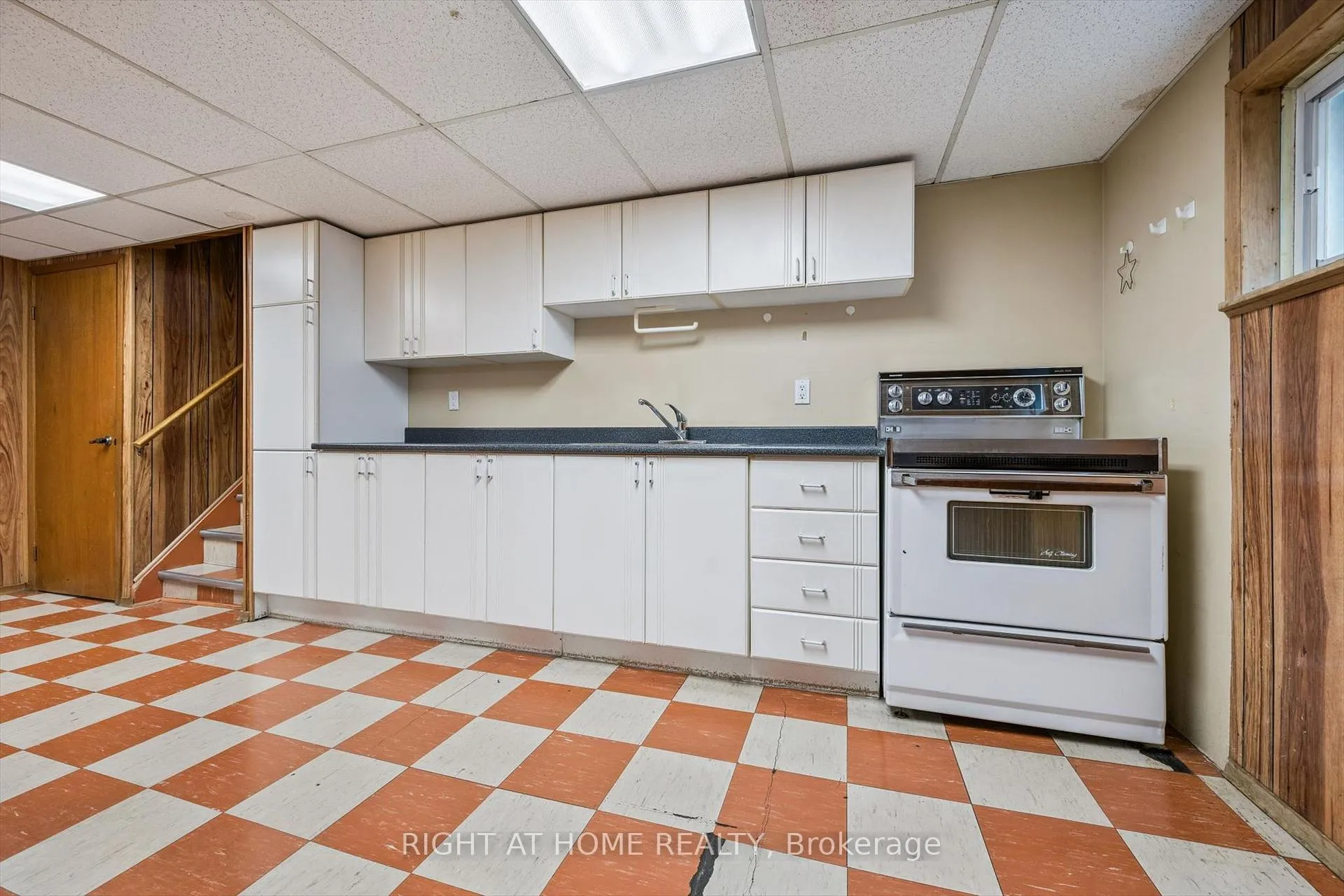 Photo 33 of 67 Manorhampton Drive, Etobicoke, Willowridge-Martingrove-Richview — HOMEH