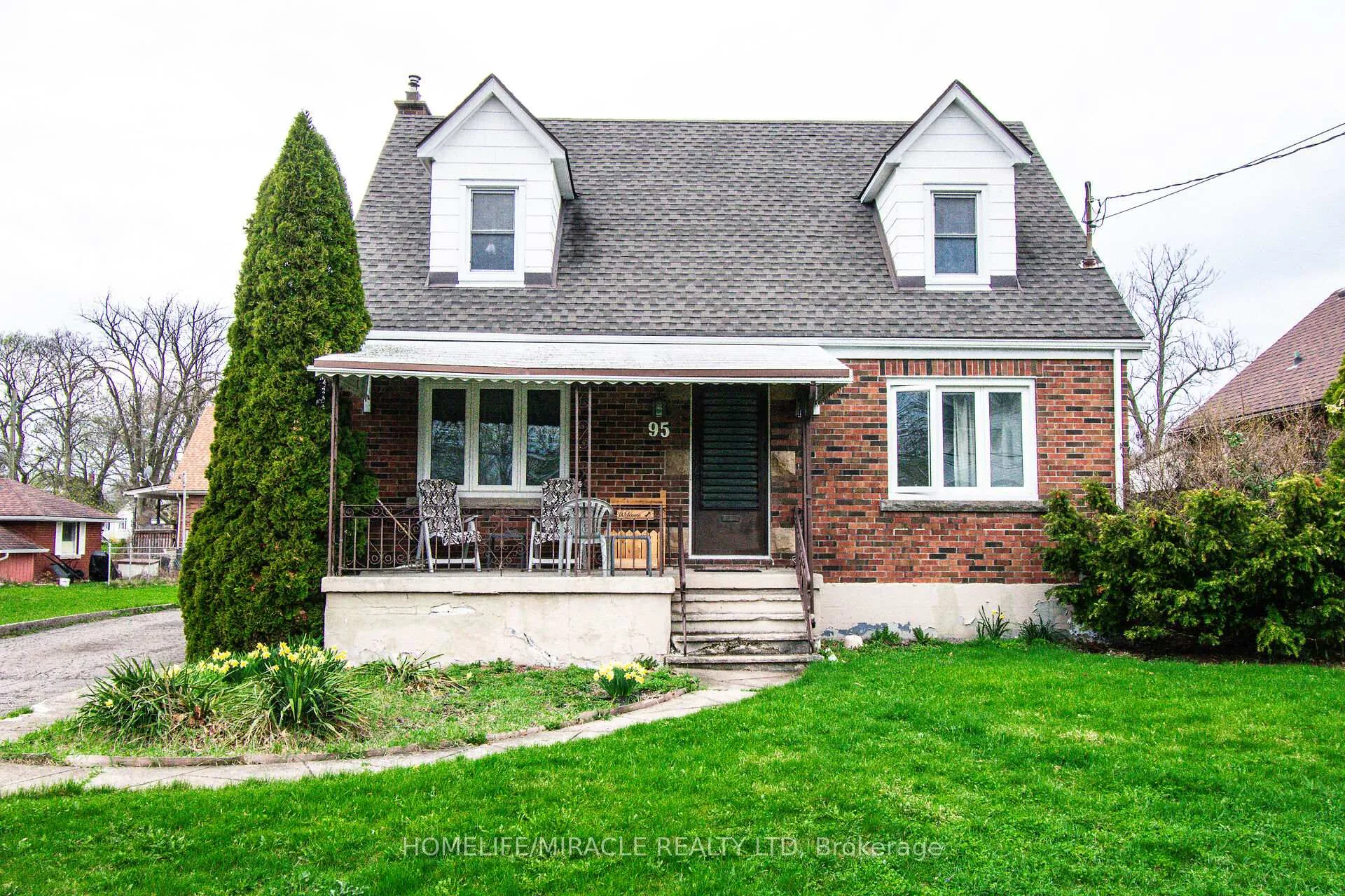 Front of 95 Queen Street S
