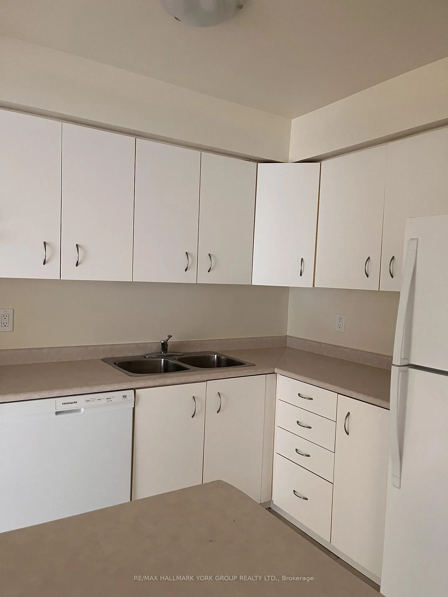 Photo 7 of Unit 9, 490 Veterans Drive, Barrie, Holly — HOMEH