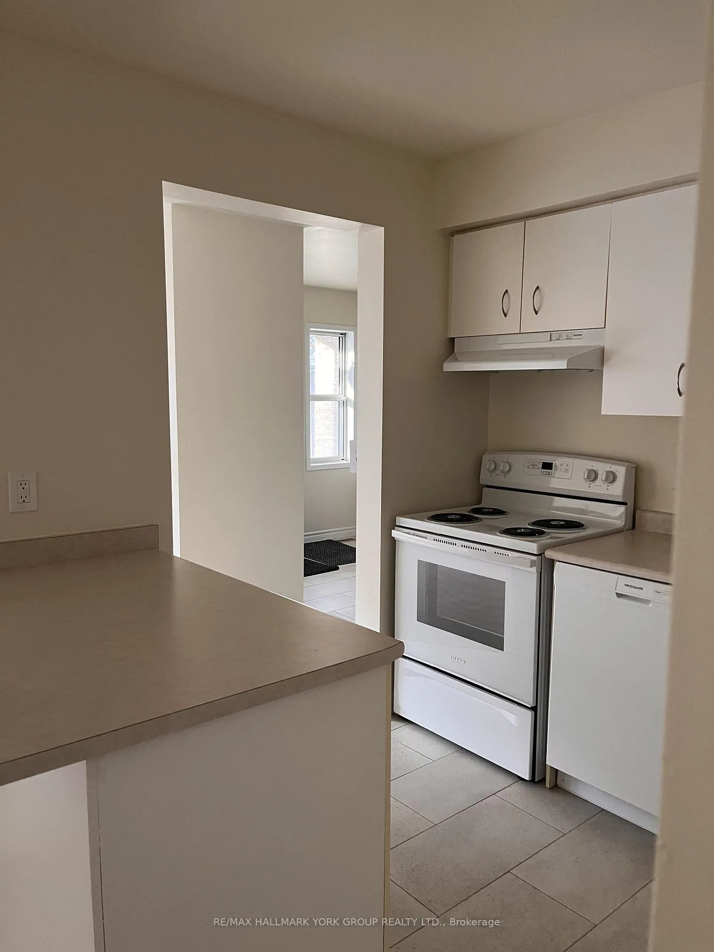 Photo 8 of Unit 9, 490 Veterans Drive, Barrie, Holly — HOMEH