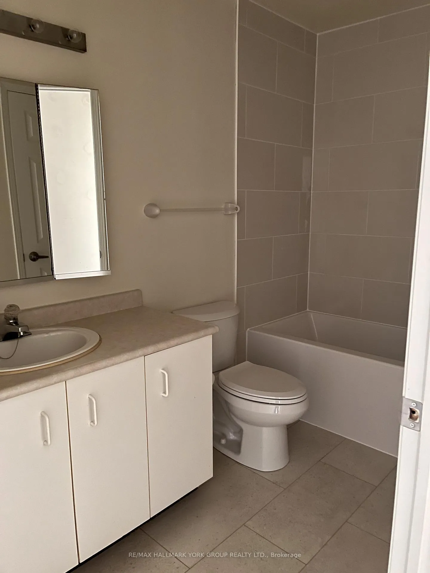 Photo 13 of Unit 9, 490 Veterans Drive, Barrie, Holly — HOMEH
