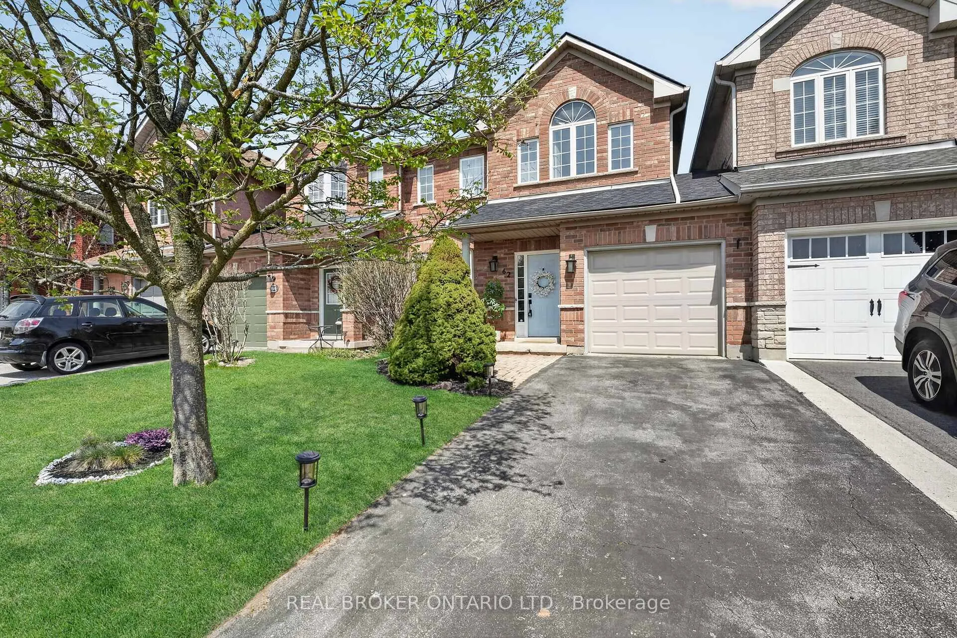 Photo 2 of 62 Moore Crescent, Hamilton, Ancaster — HOMEH