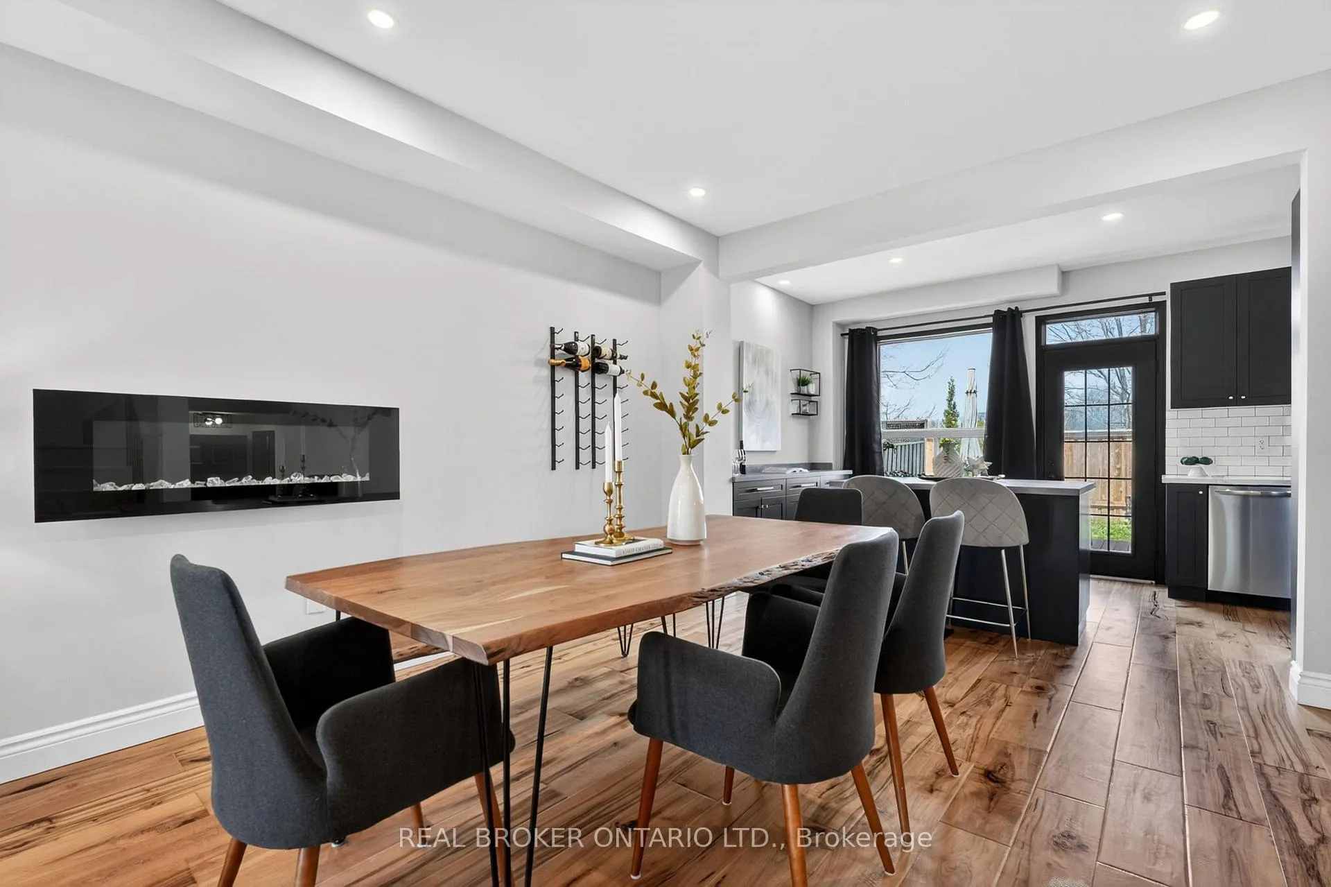 Photo 5 of 62 Moore Crescent, Hamilton, Ancaster — HOMEH