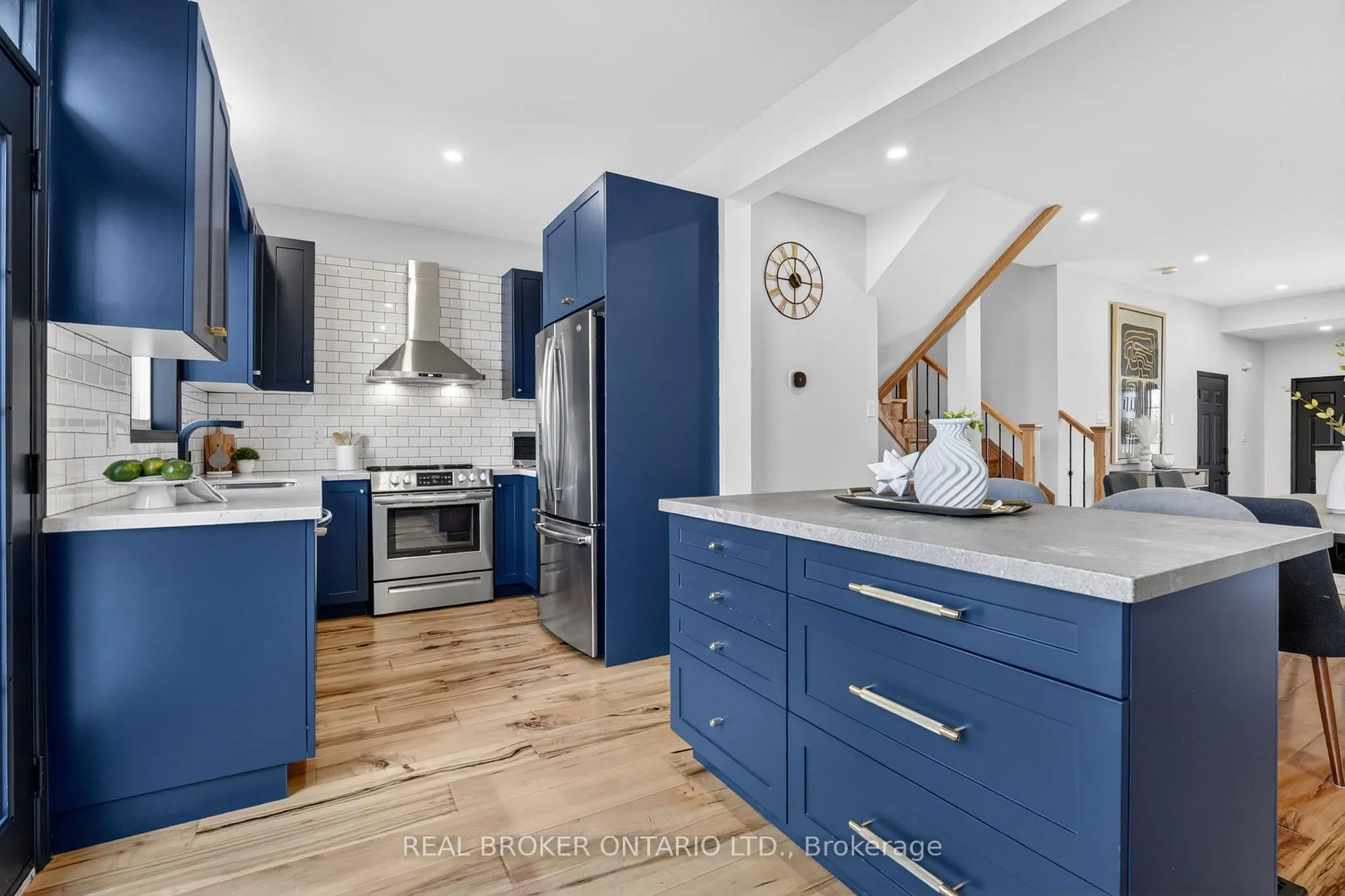 Photo 6 of 62 Moore Crescent, Hamilton, Ancaster — HOMEH