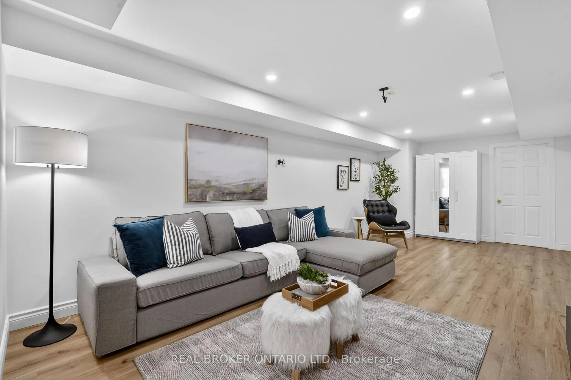 Photo 8 of 62 Moore Crescent, Hamilton, Ancaster — HOMEH