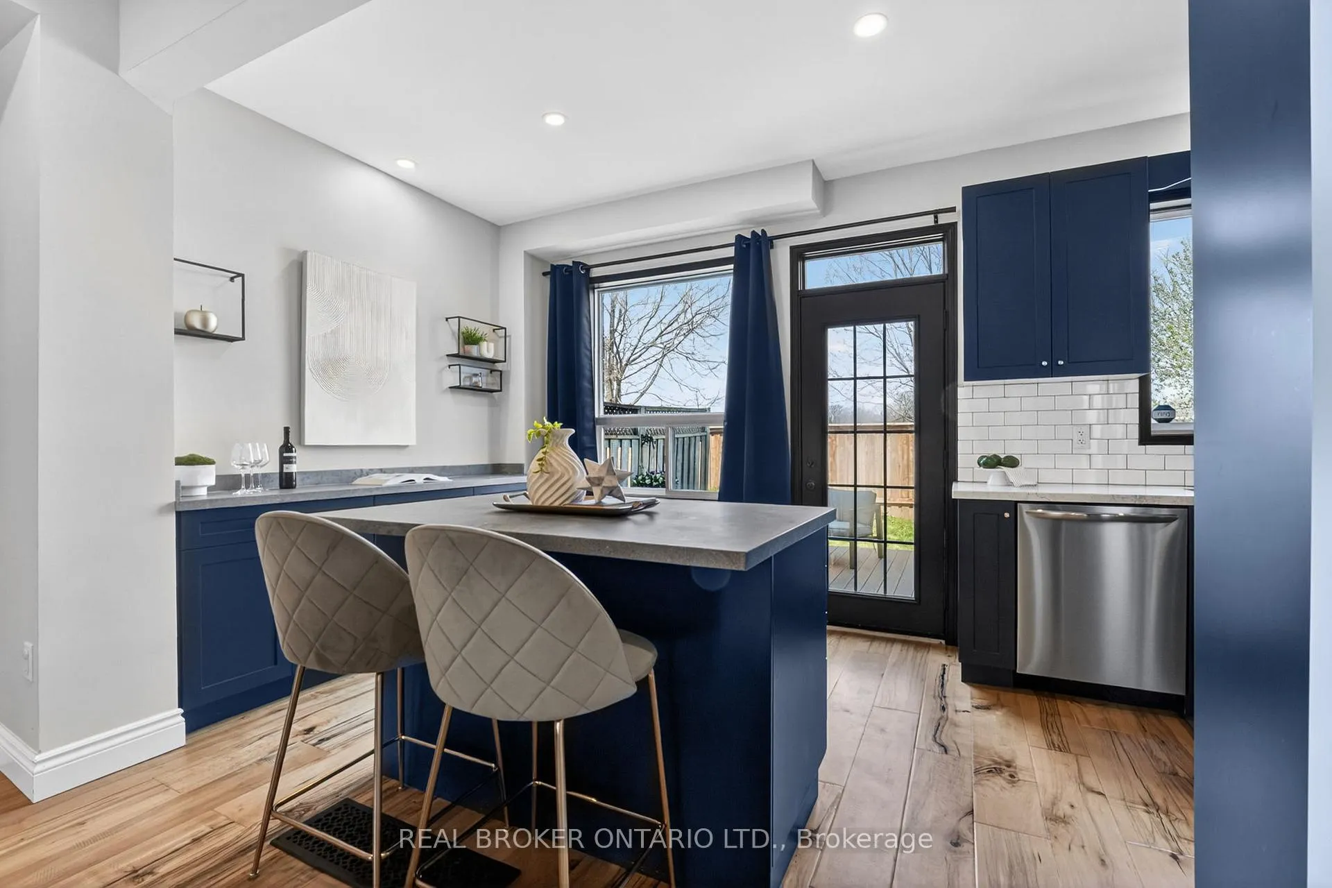 Photo 14 of 62 Moore Crescent, Hamilton, Ancaster — HOMEH