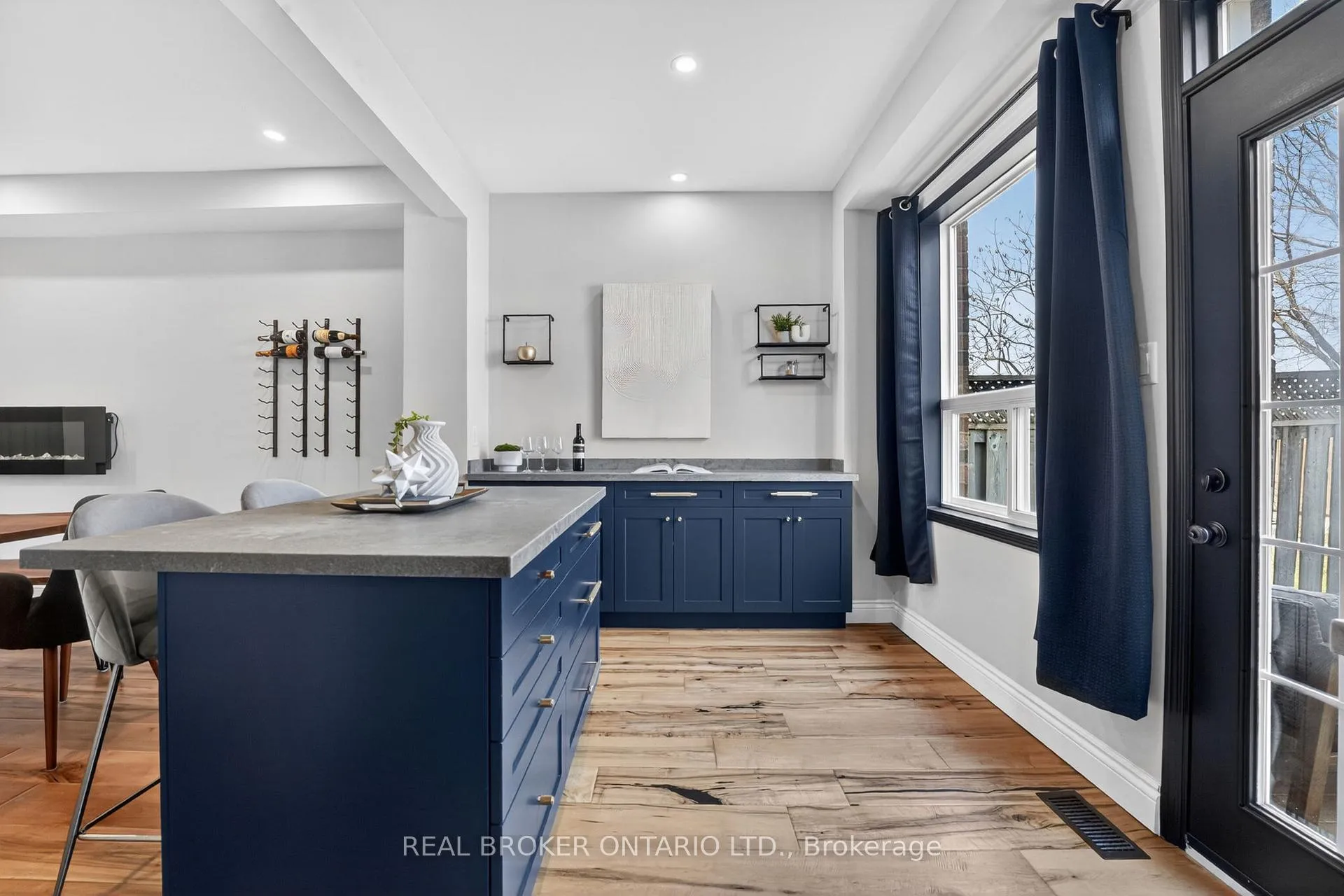 Photo 15 of 62 Moore Crescent, Hamilton, Ancaster — HOMEH