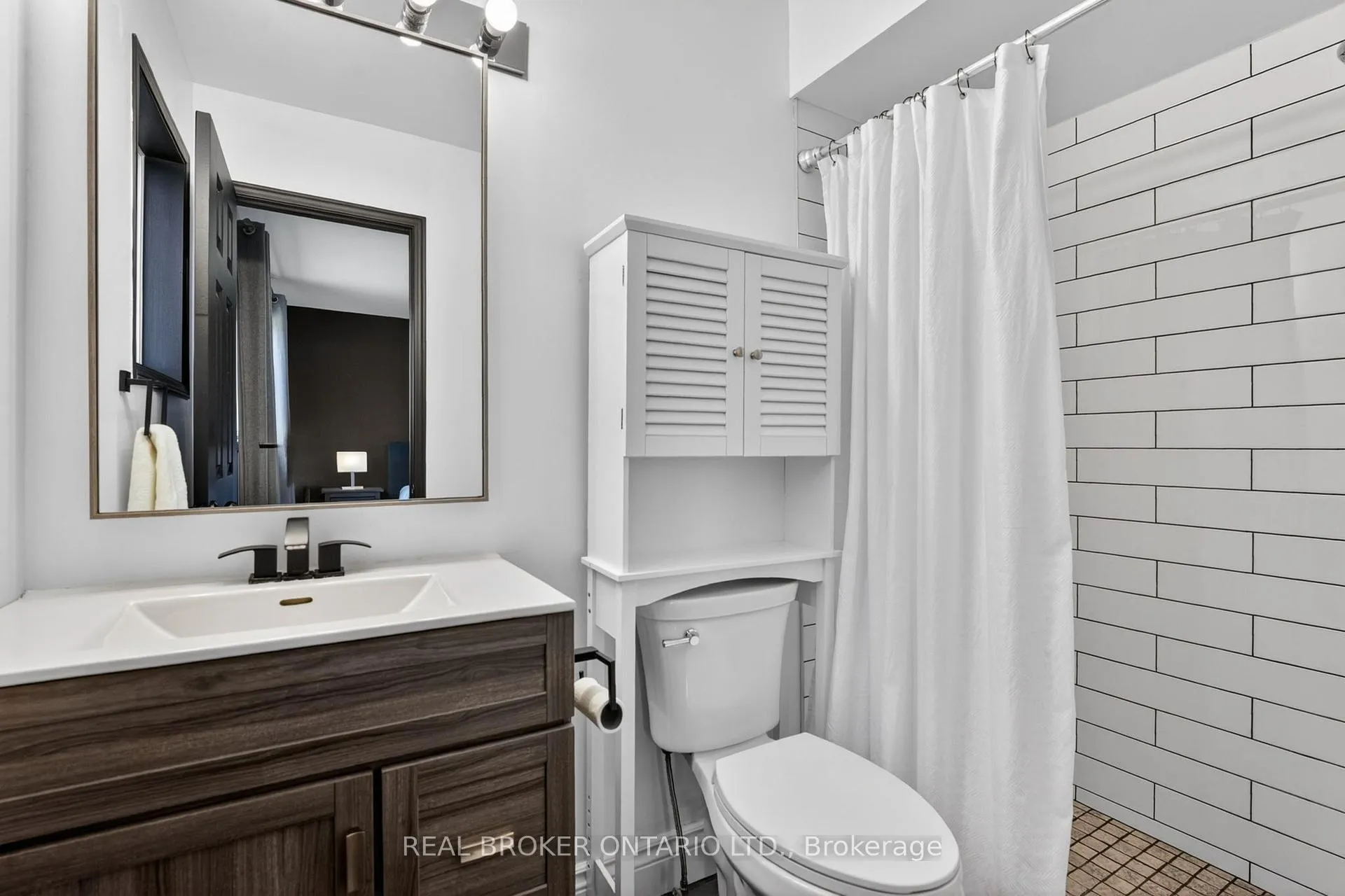 Photo 23 of 62 Moore Crescent, Hamilton, Ancaster — HOMEH