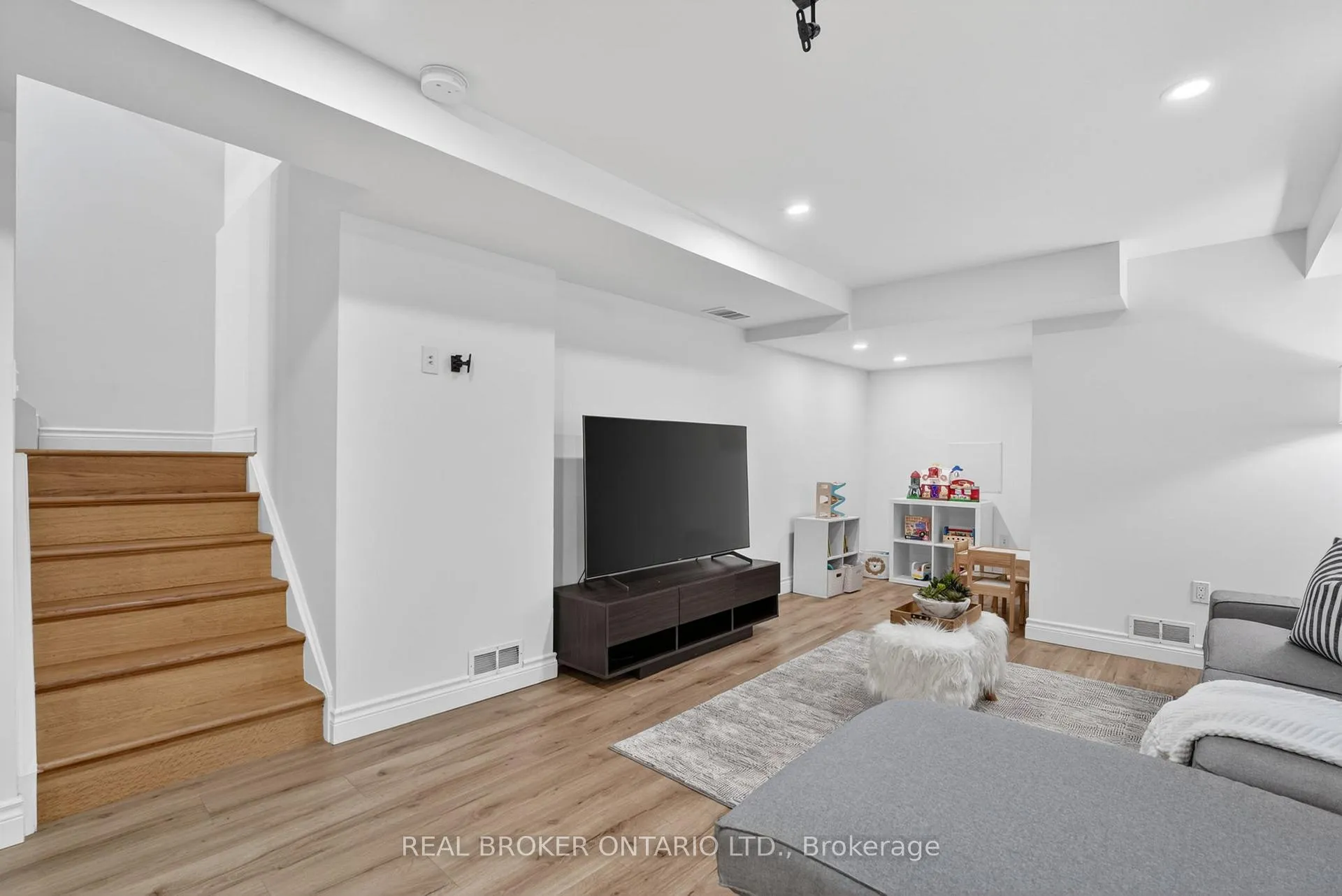Photo 29 of 62 Moore Crescent, Hamilton, Ancaster — HOMEH