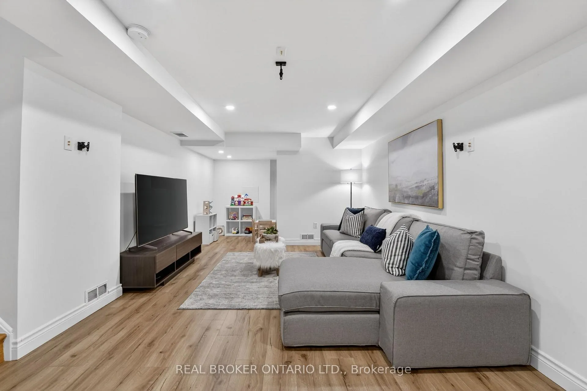 Photo 30 of 62 Moore Crescent, Hamilton, Ancaster — HOMEH