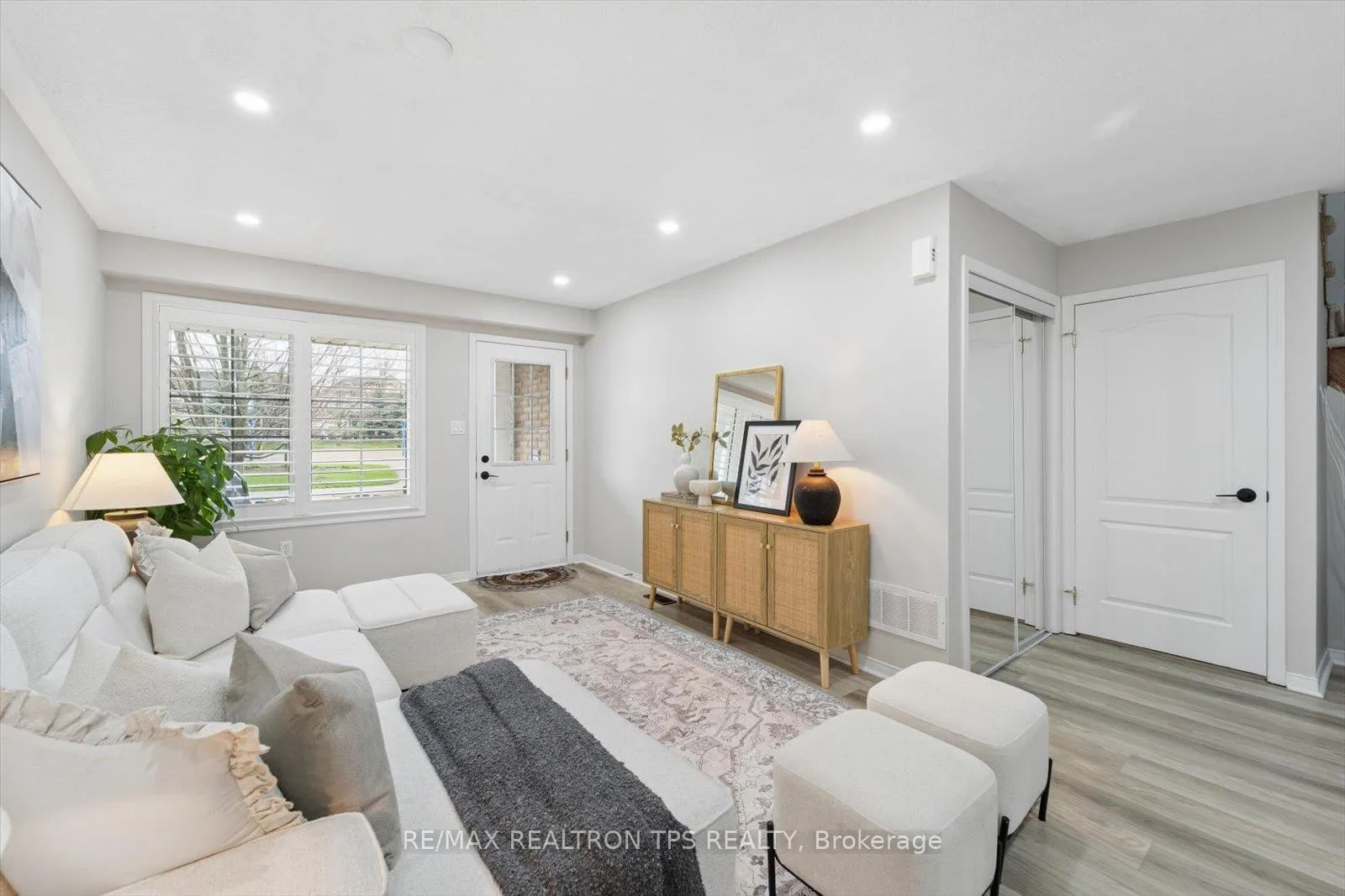 Photo 9 of 263 Sprucewood Crescent, Clarington, Bowmanville — HOMEH