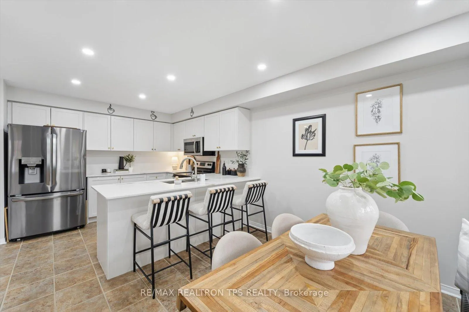 Photo 10 of 263 Sprucewood Crescent, Clarington, Bowmanville — HOMEH