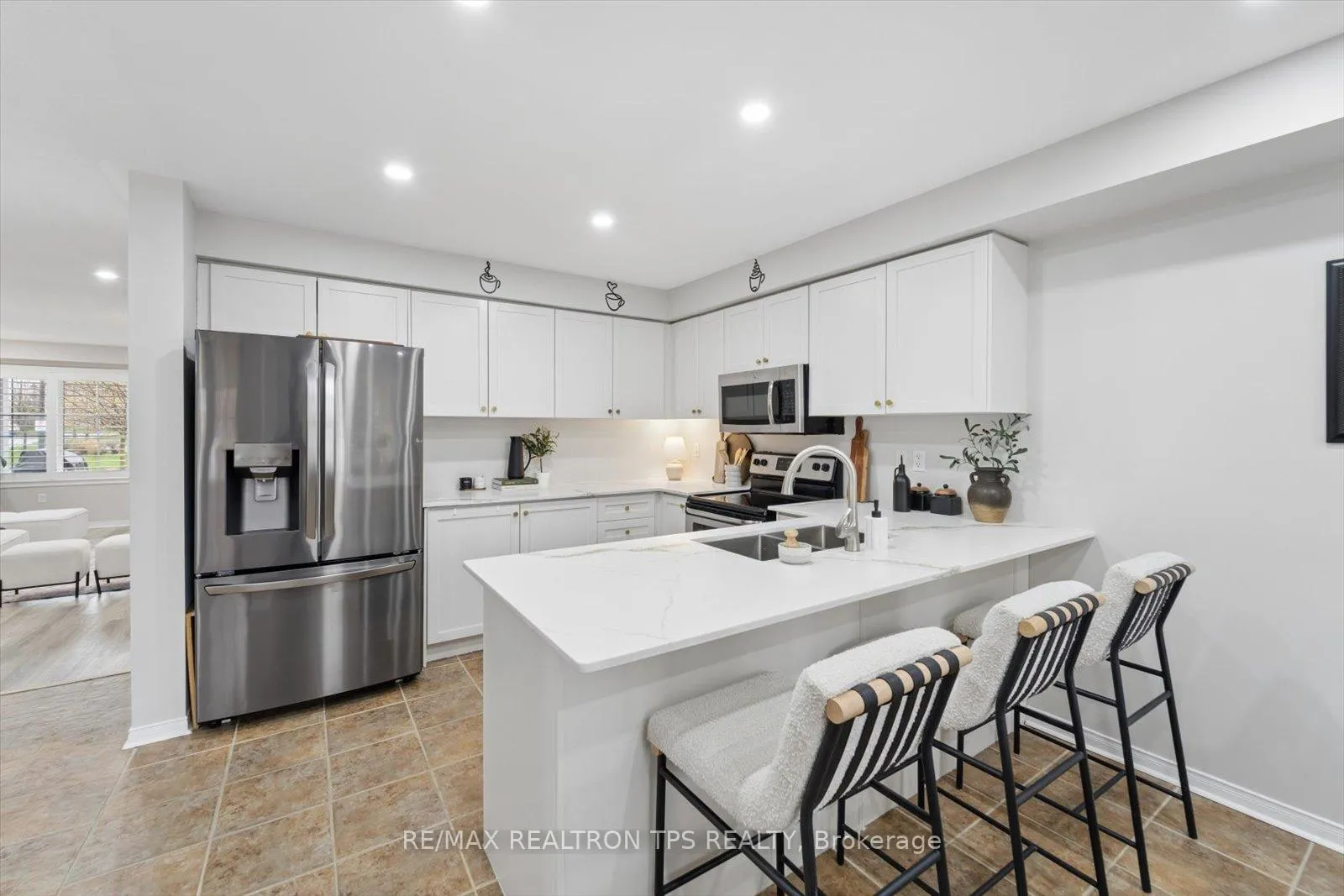 Photo 11 of 263 Sprucewood Crescent, Clarington, Bowmanville — HOMEH