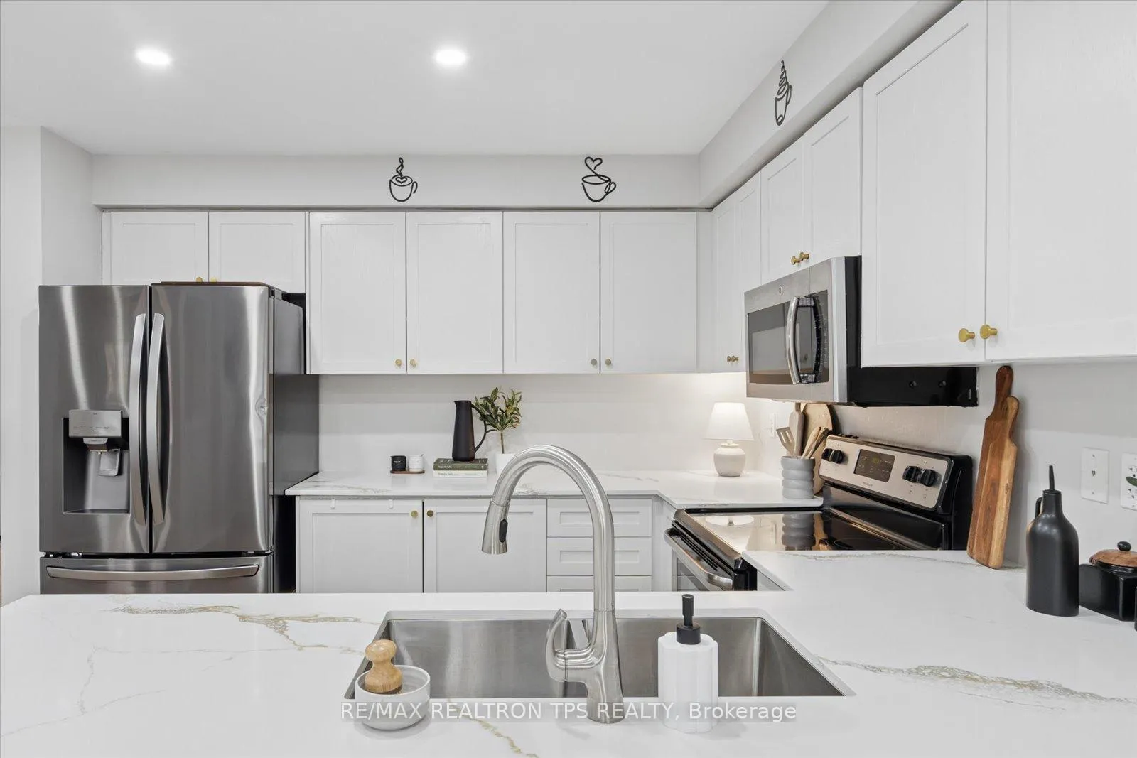 Photo 12 of 263 Sprucewood Crescent, Clarington, Bowmanville — HOMEH