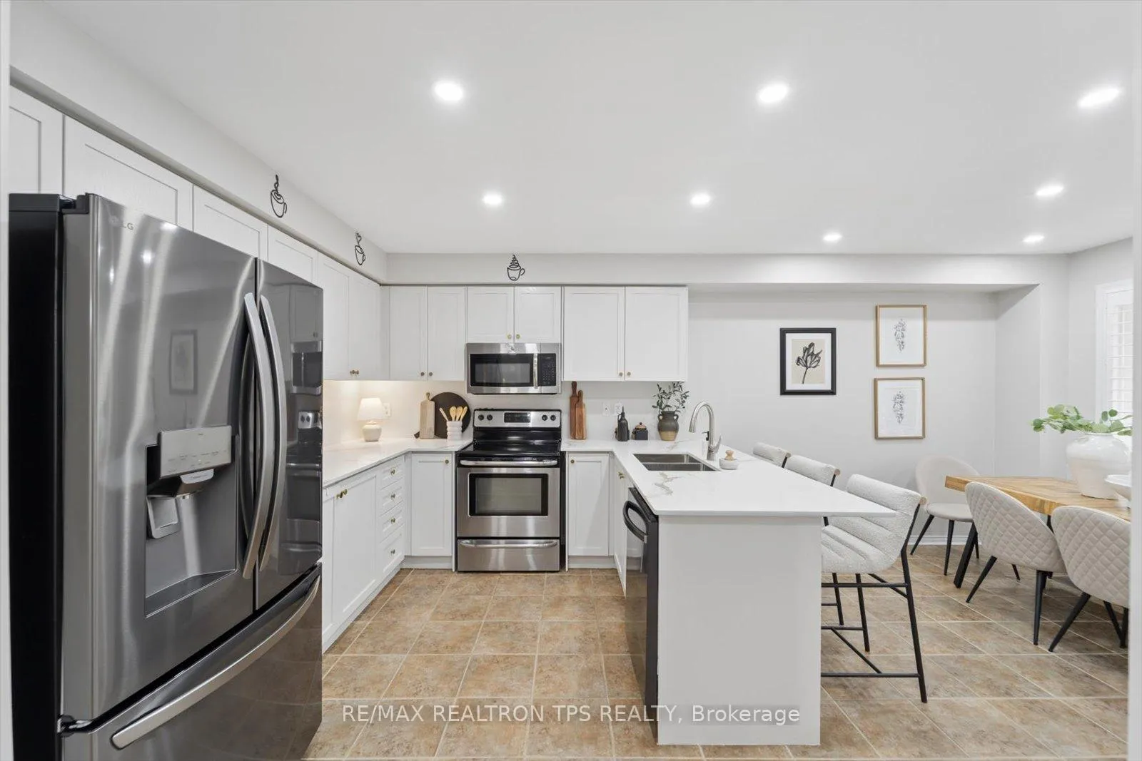 Photo 13 of 263 Sprucewood Crescent, Clarington, Bowmanville — HOMEH
