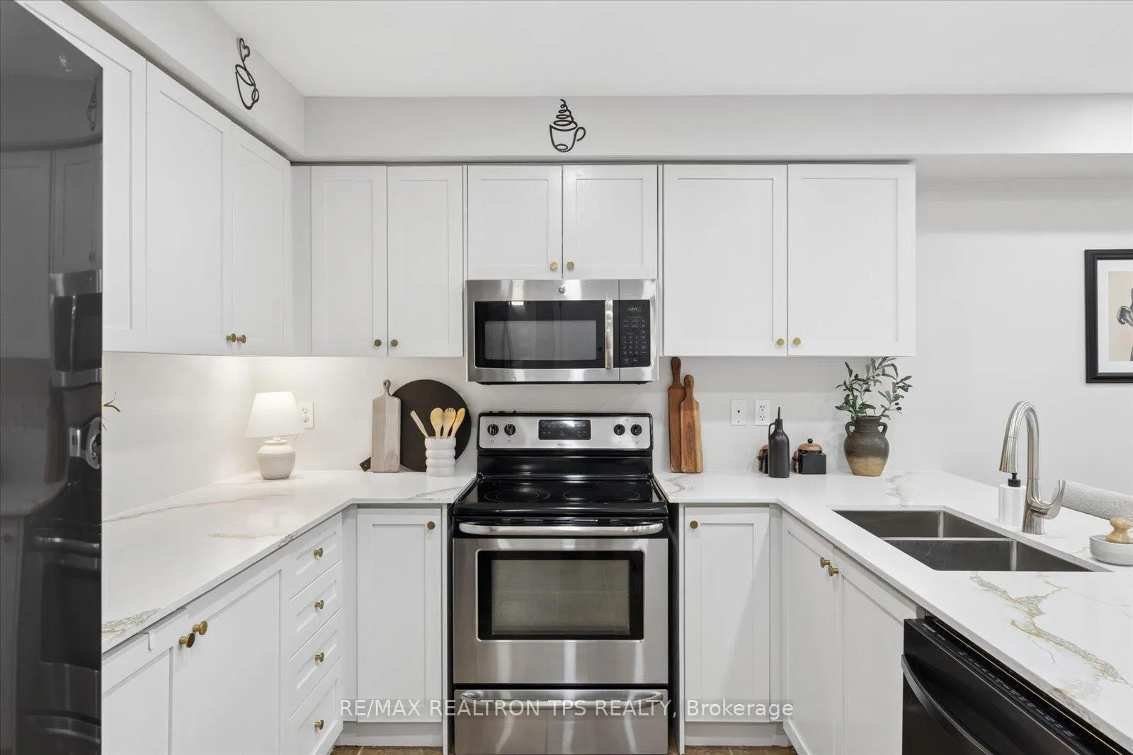 Photo 14 of 263 Sprucewood Crescent, Clarington, Bowmanville — HOMEH