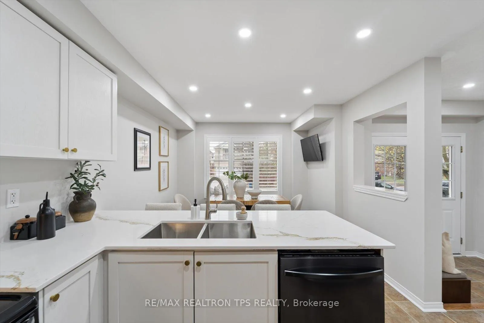 Photo 15 of 263 Sprucewood Crescent, Clarington, Bowmanville — HOMEH