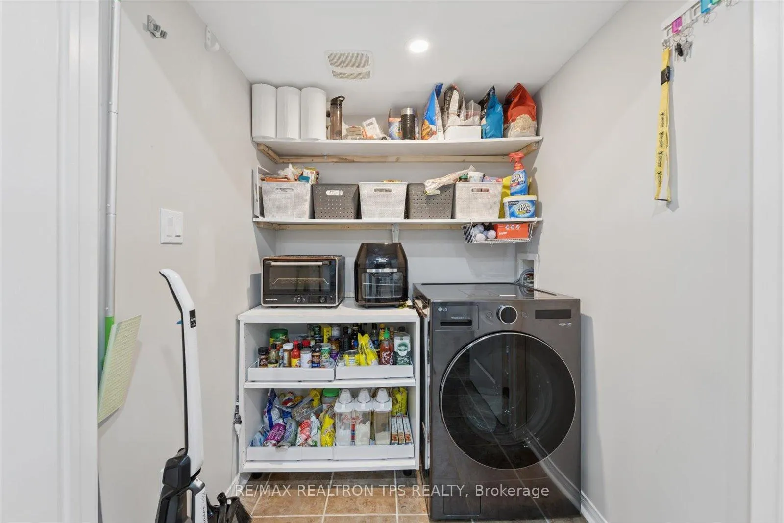 Photo 20 of 263 Sprucewood Crescent, Clarington, Bowmanville — HOMEH