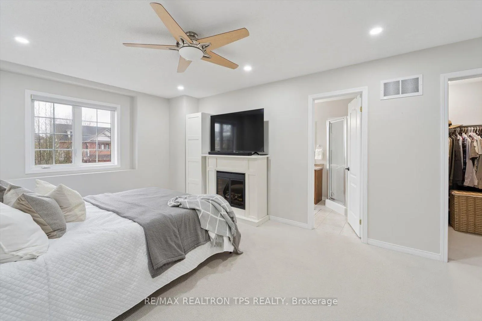 Photo 23 of 263 Sprucewood Crescent, Clarington, Bowmanville — HOMEH