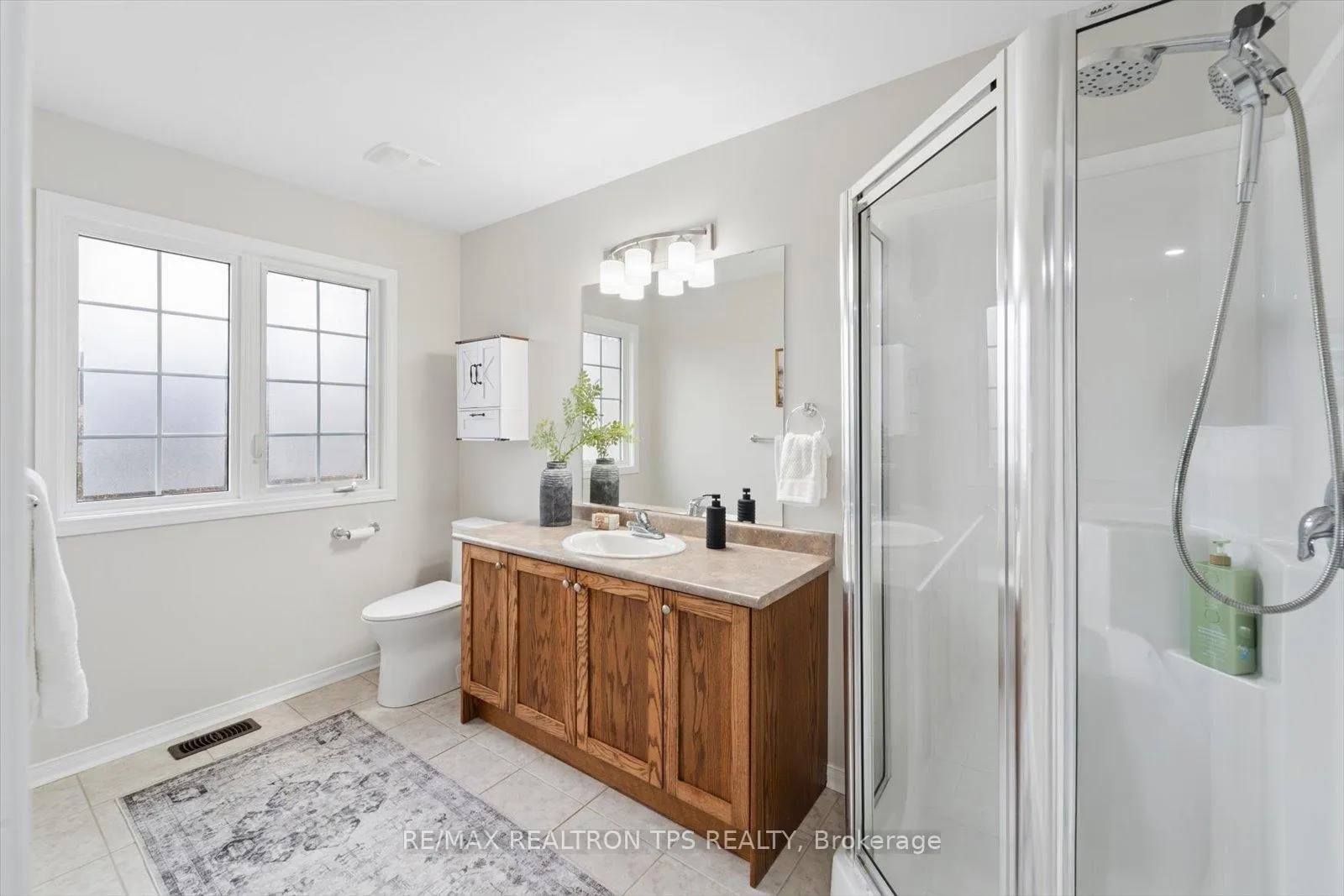 Photo 24 of 263 Sprucewood Crescent, Clarington, Bowmanville — HOMEH