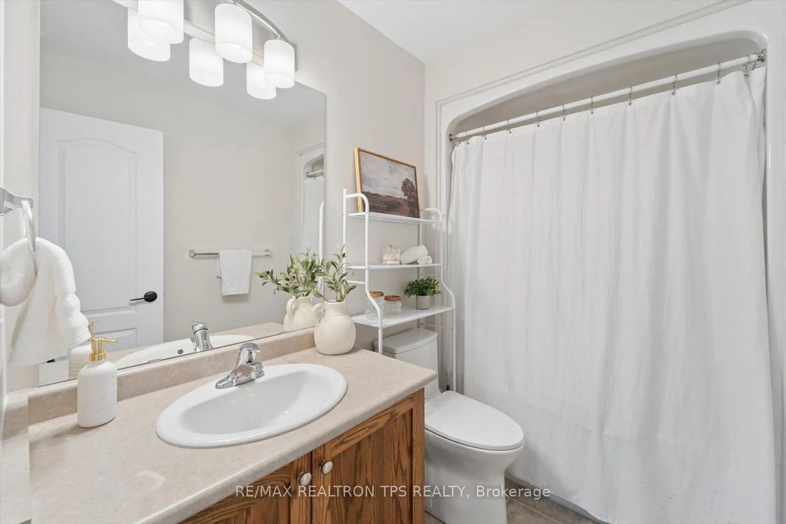 Photo 31 of 263 Sprucewood Crescent, Clarington, Bowmanville — HOMEH