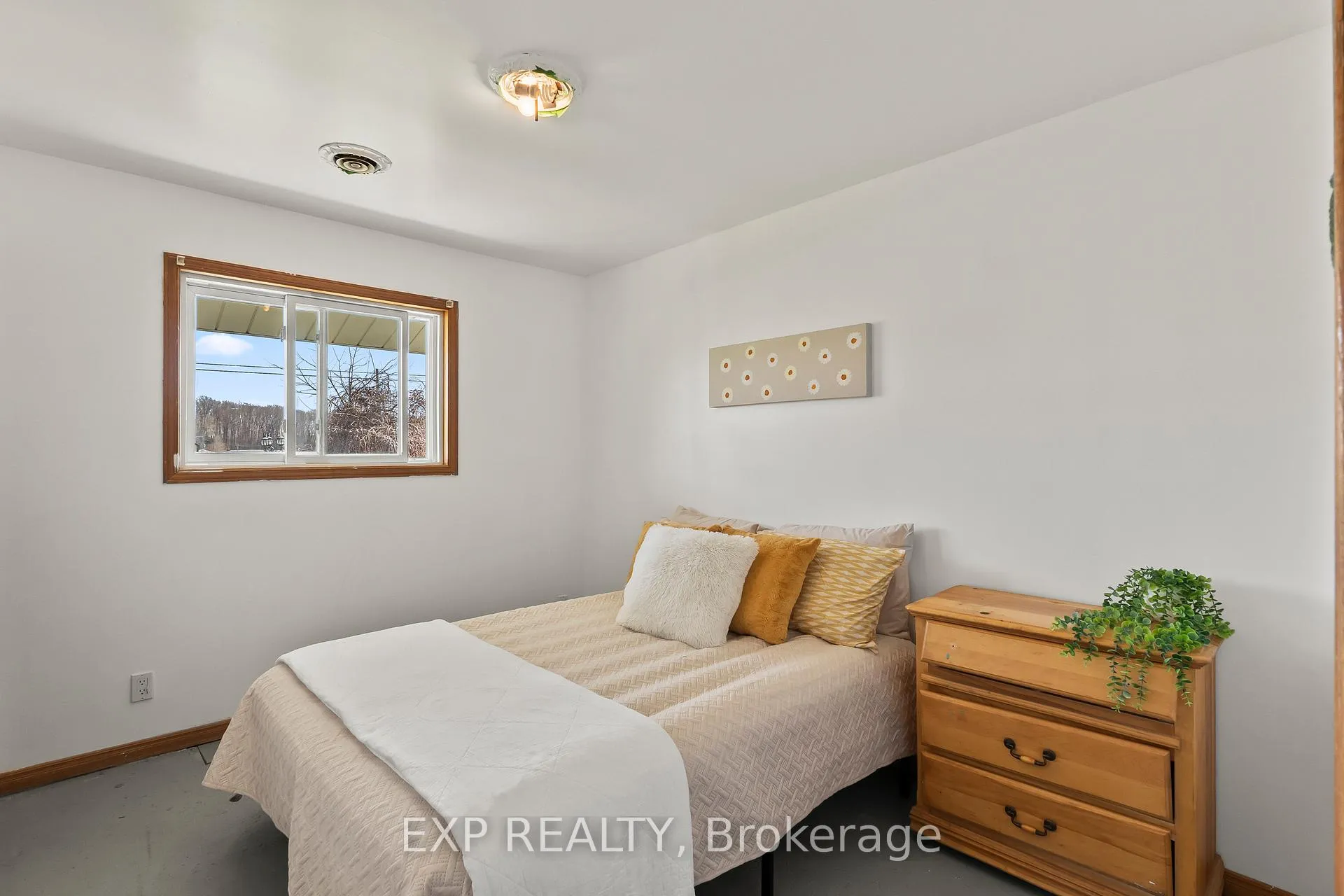 Photo 18 of 10 Hillcrest Drive, Quinte West, Murray Ward — HOMEH