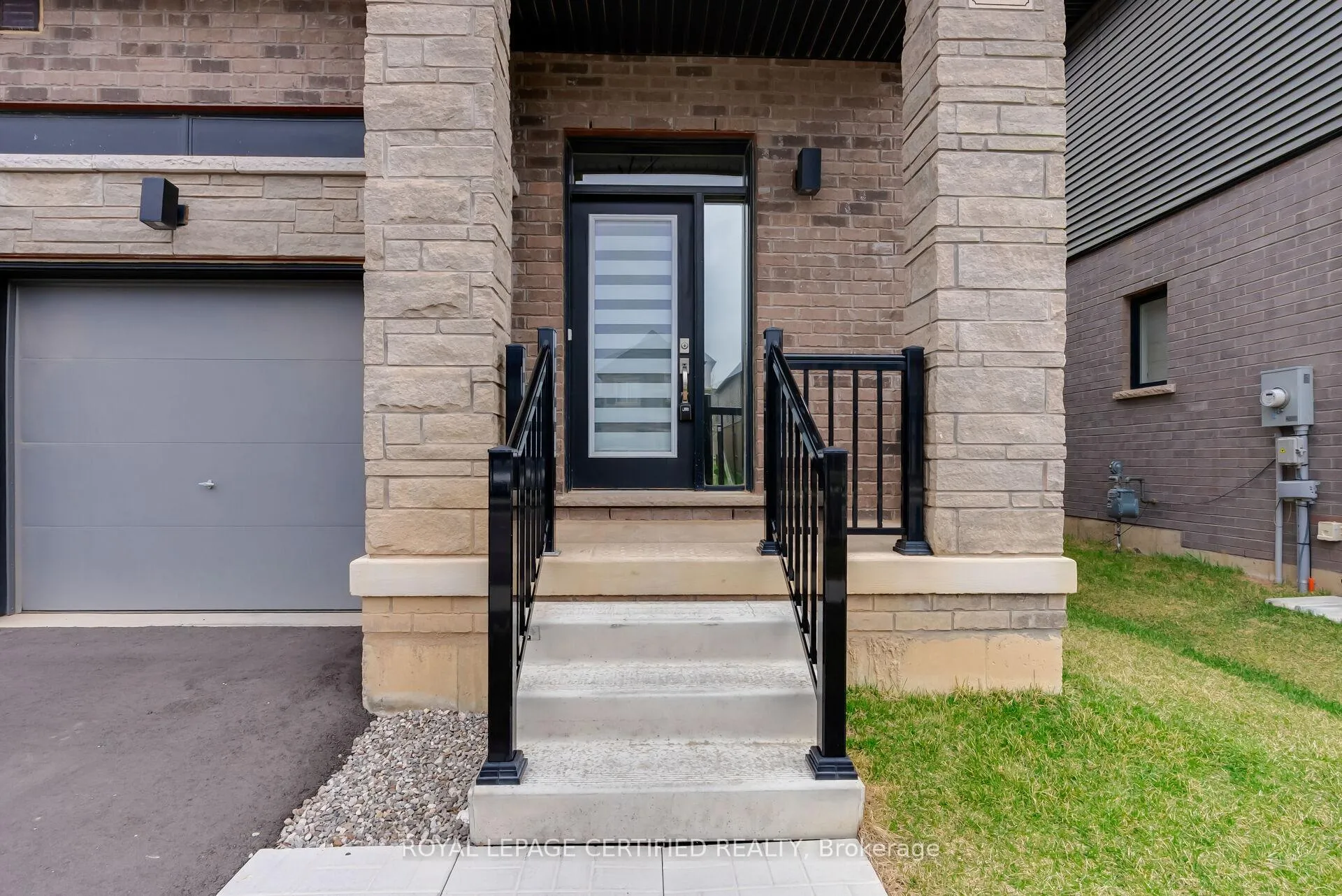 Photo 7 of 16 Dennis Avenue, Brantford — HOMEH