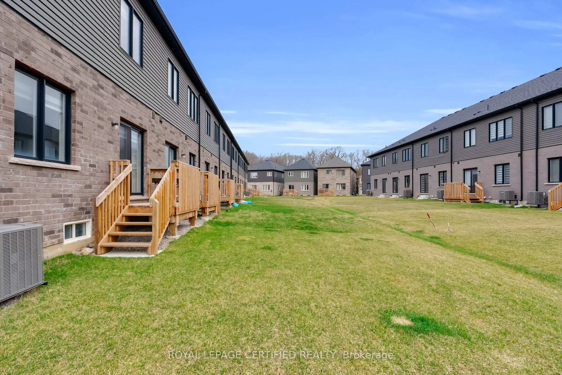 Photo 41 of 16 Dennis Avenue, Brantford — HOMEH