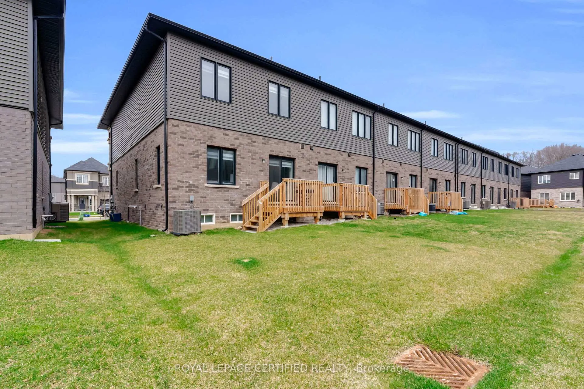 Photo 42 of 16 Dennis Avenue, Brantford — HOMEH