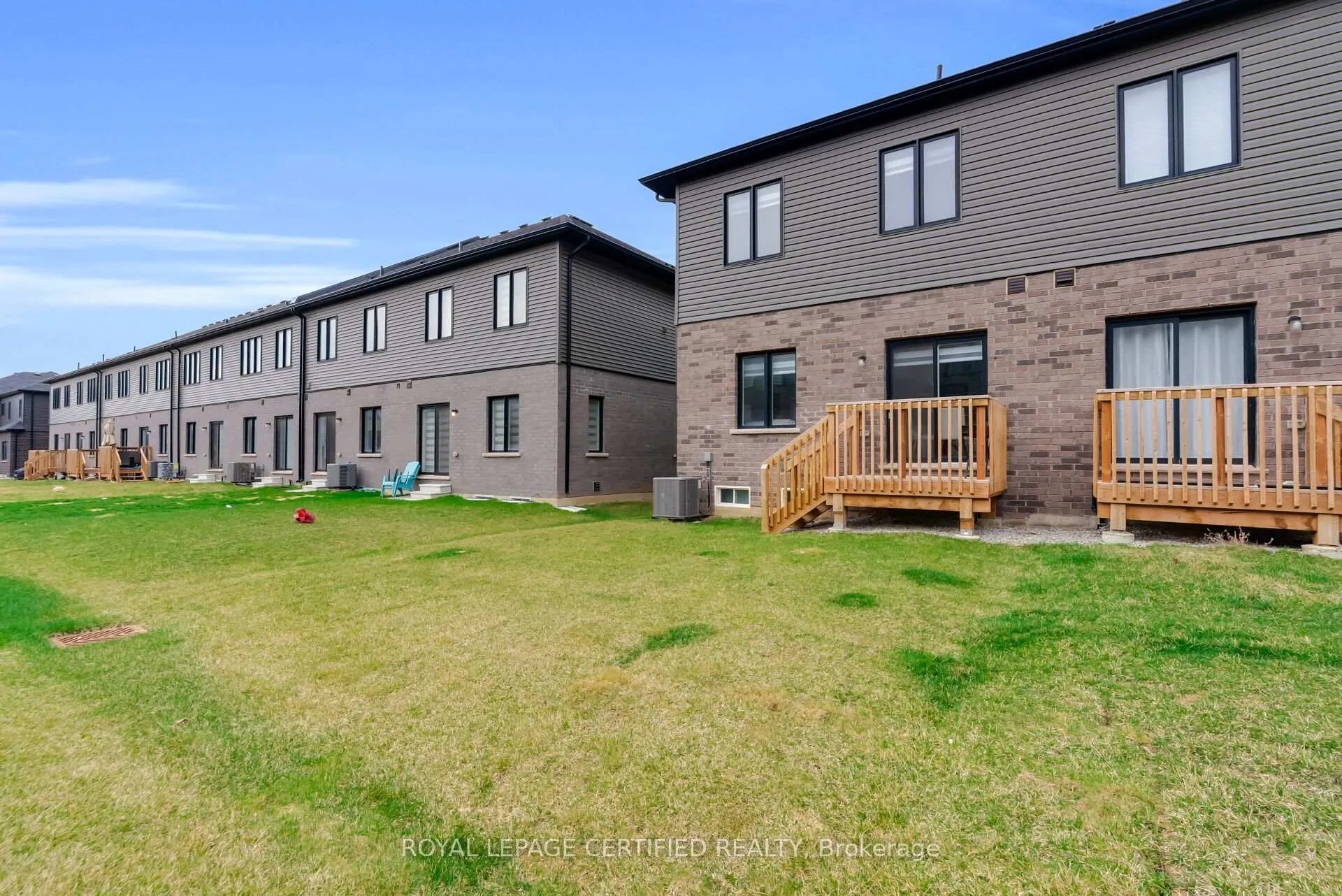 Photo 44 of 16 Dennis Avenue, Brantford — HOMEH