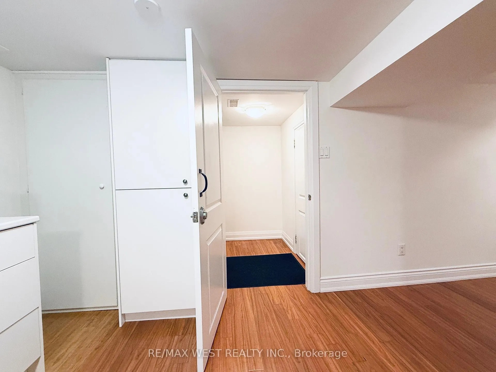 Photo 2 of Unit Lower, 43 Dunblaine Avenue, Toronto, Bedford Park-Nortown — HOMEH
