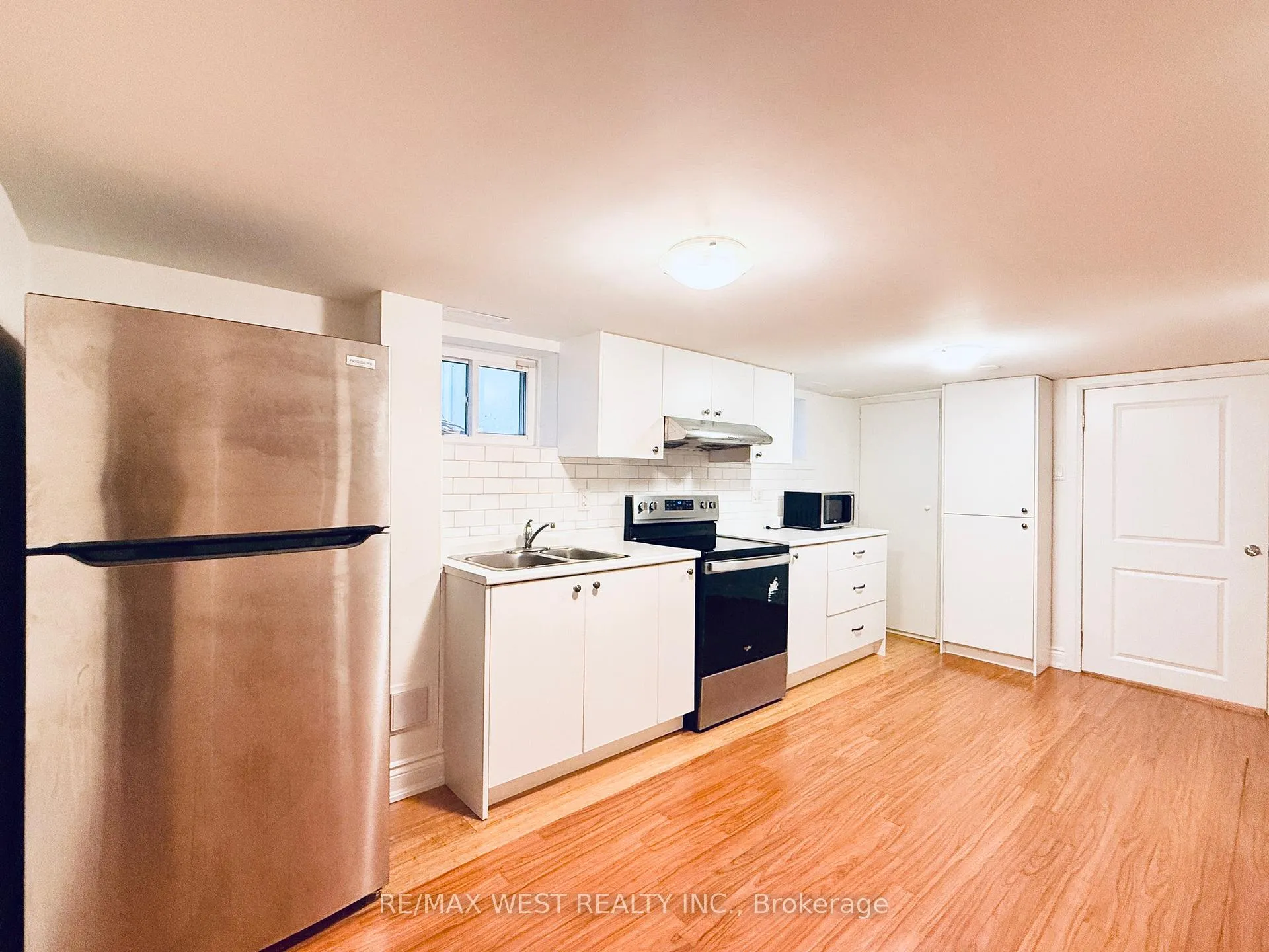 Photo 5 of Unit Lower, 43 Dunblaine Avenue, Toronto, Bedford Park-Nortown — HOMEH