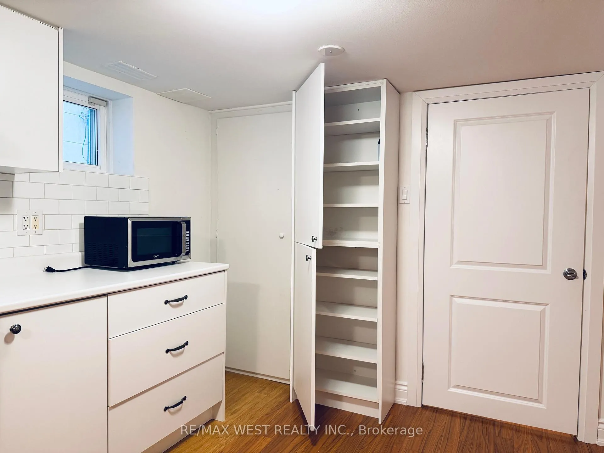 Photo 7 of Unit Lower, 43 Dunblaine Avenue, Toronto, Bedford Park-Nortown — HOMEH