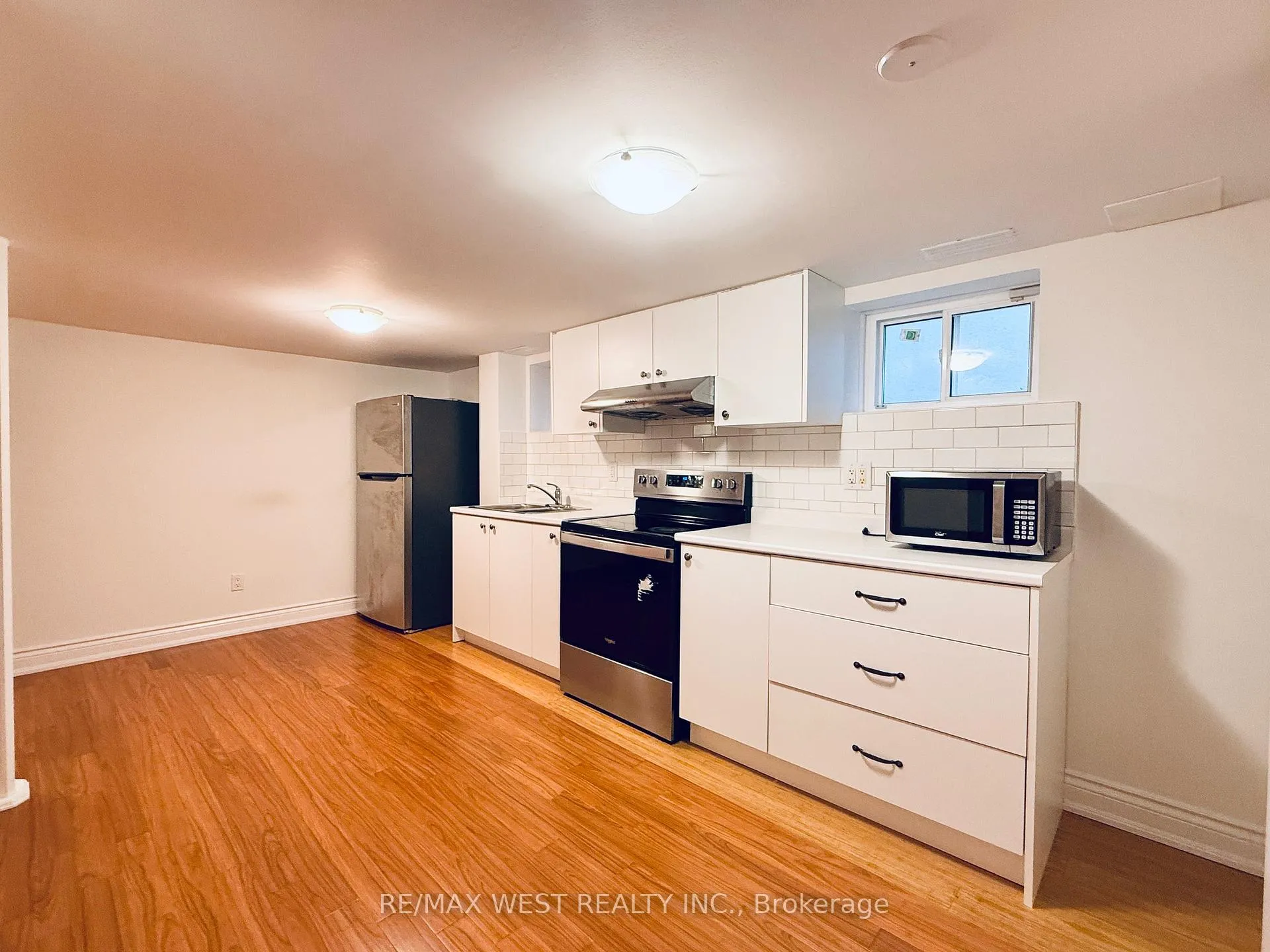 Photo 8 of Unit Lower, 43 Dunblaine Avenue, Toronto, Bedford Park-Nortown — HOMEH