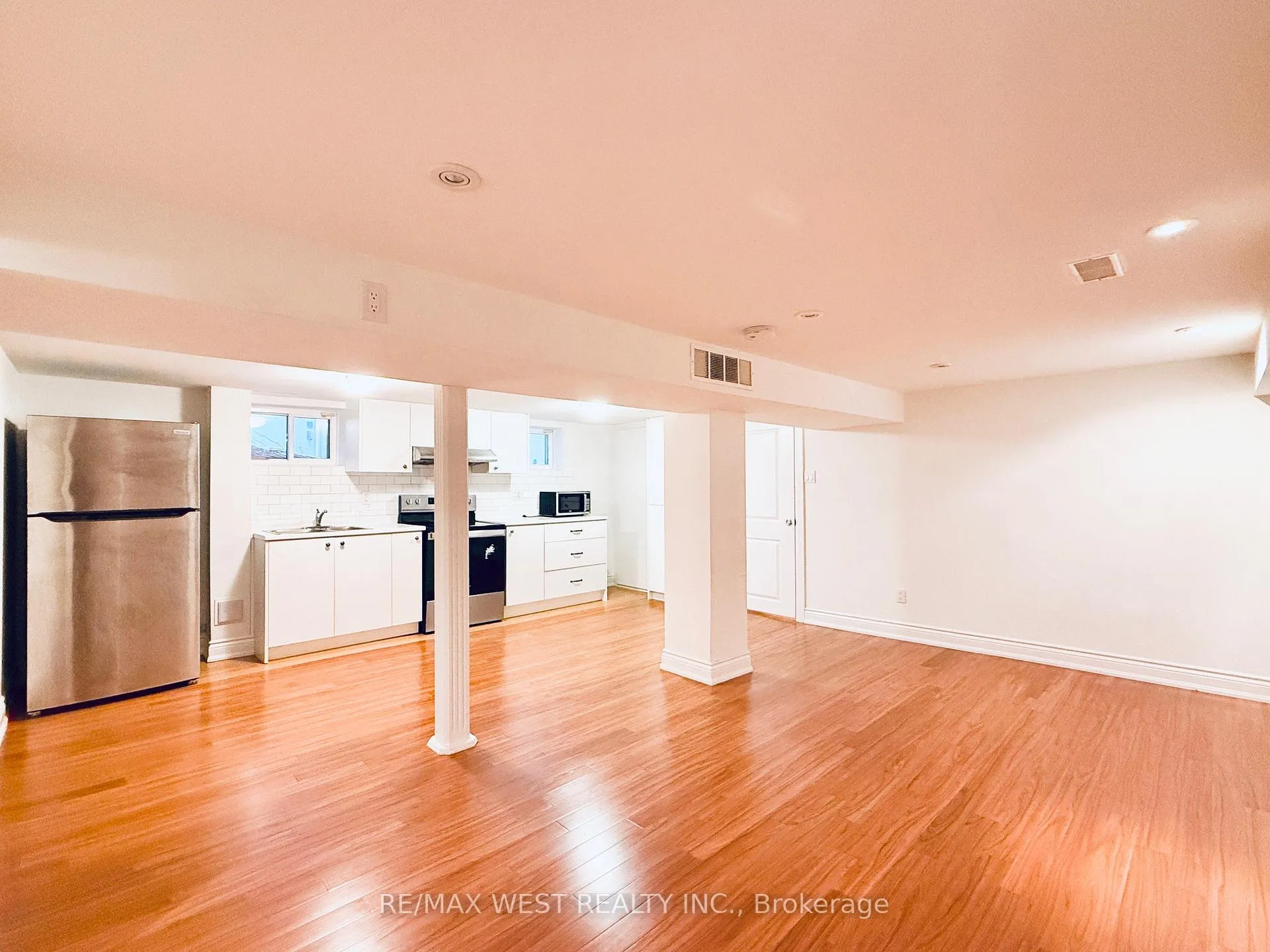 Photo 10 of Unit Lower, 43 Dunblaine Avenue, Toronto, Bedford Park-Nortown — HOMEH