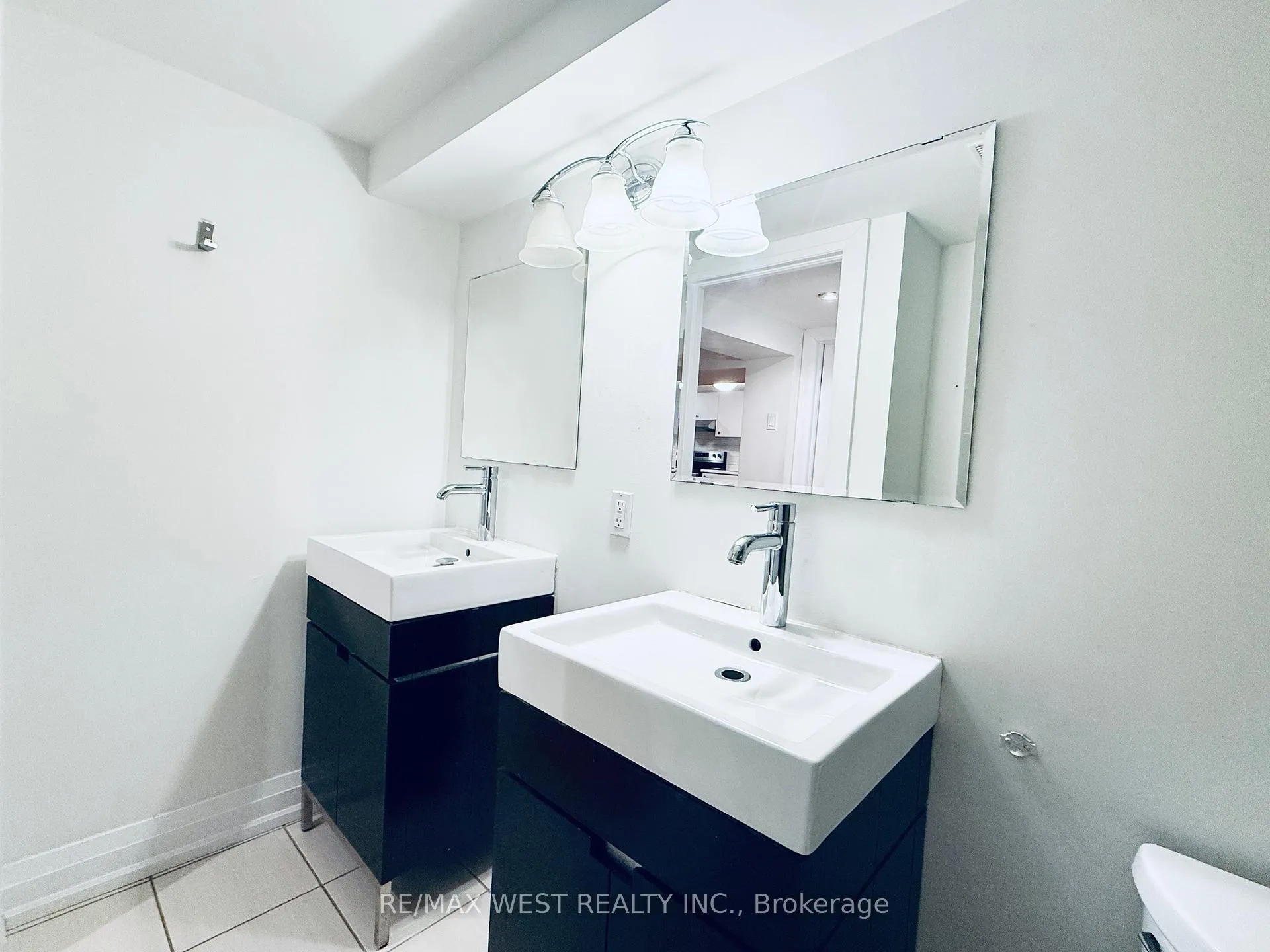 Photo 13 of Unit Lower, 43 Dunblaine Avenue, Toronto, Bedford Park-Nortown — HOMEH