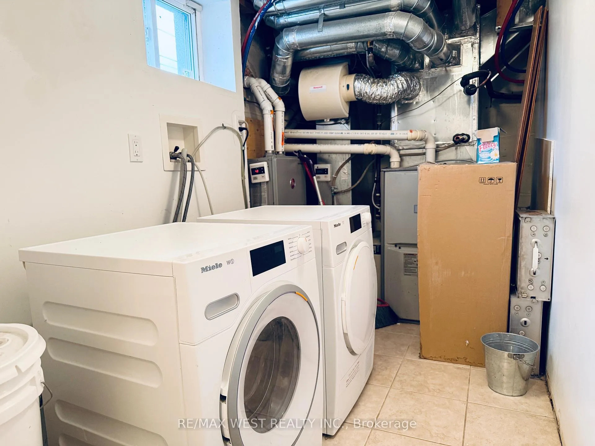 Photo 18 of Unit Lower, 43 Dunblaine Avenue, Toronto, Bedford Park-Nortown — HOMEH