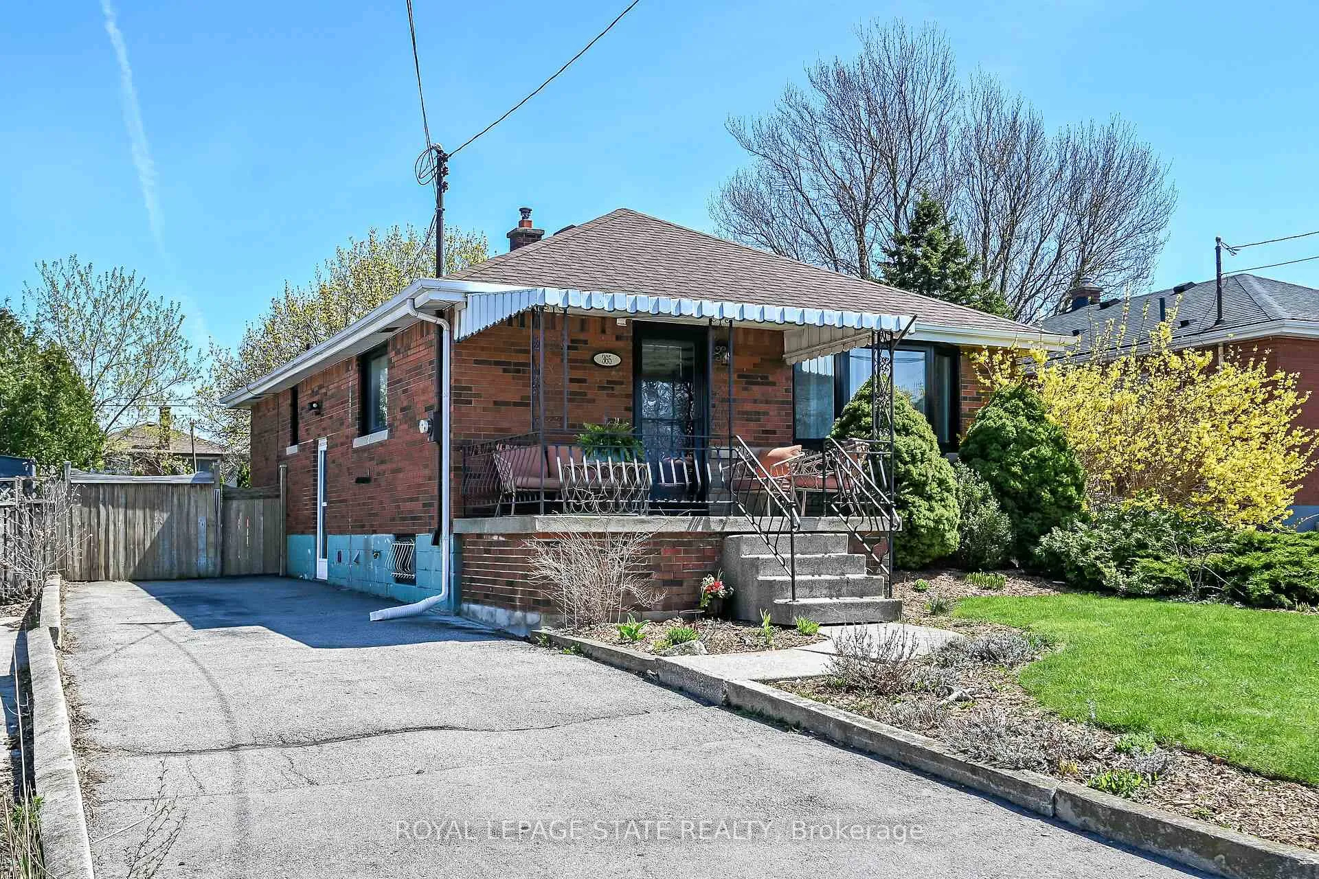 Front of 365 East 18th Street